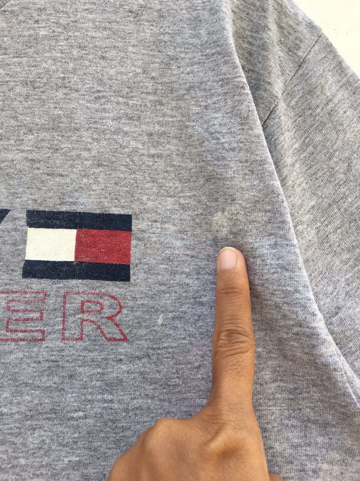 Tommy Hilfiger Vintage Tommy Hilfiger Big Spellout Tshirt Size US M / EU 48-50 / 2 - 10 Thumbnail