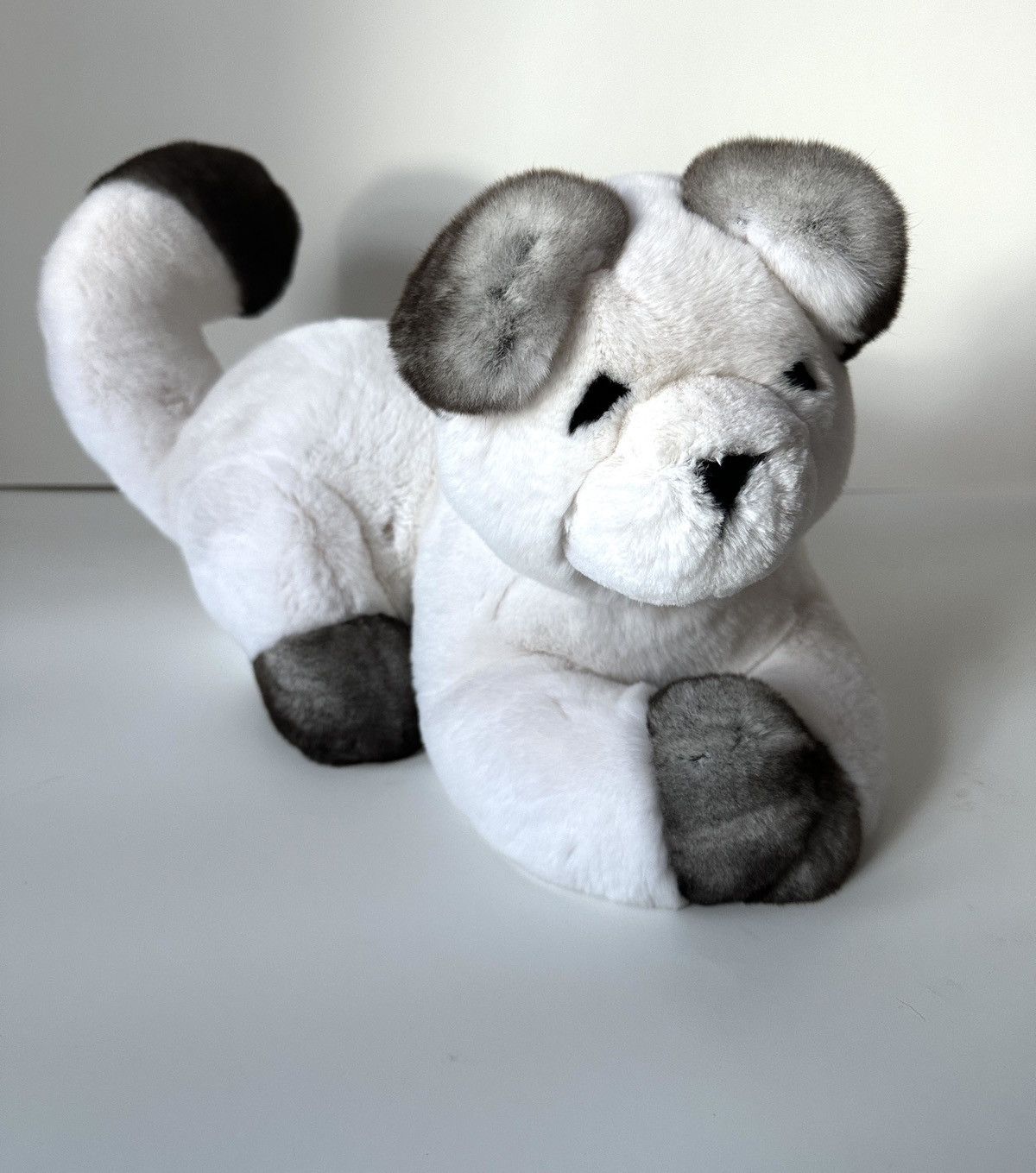 image of Loro Piana Plush “My Miao” W/tags in White/Grey, Men's