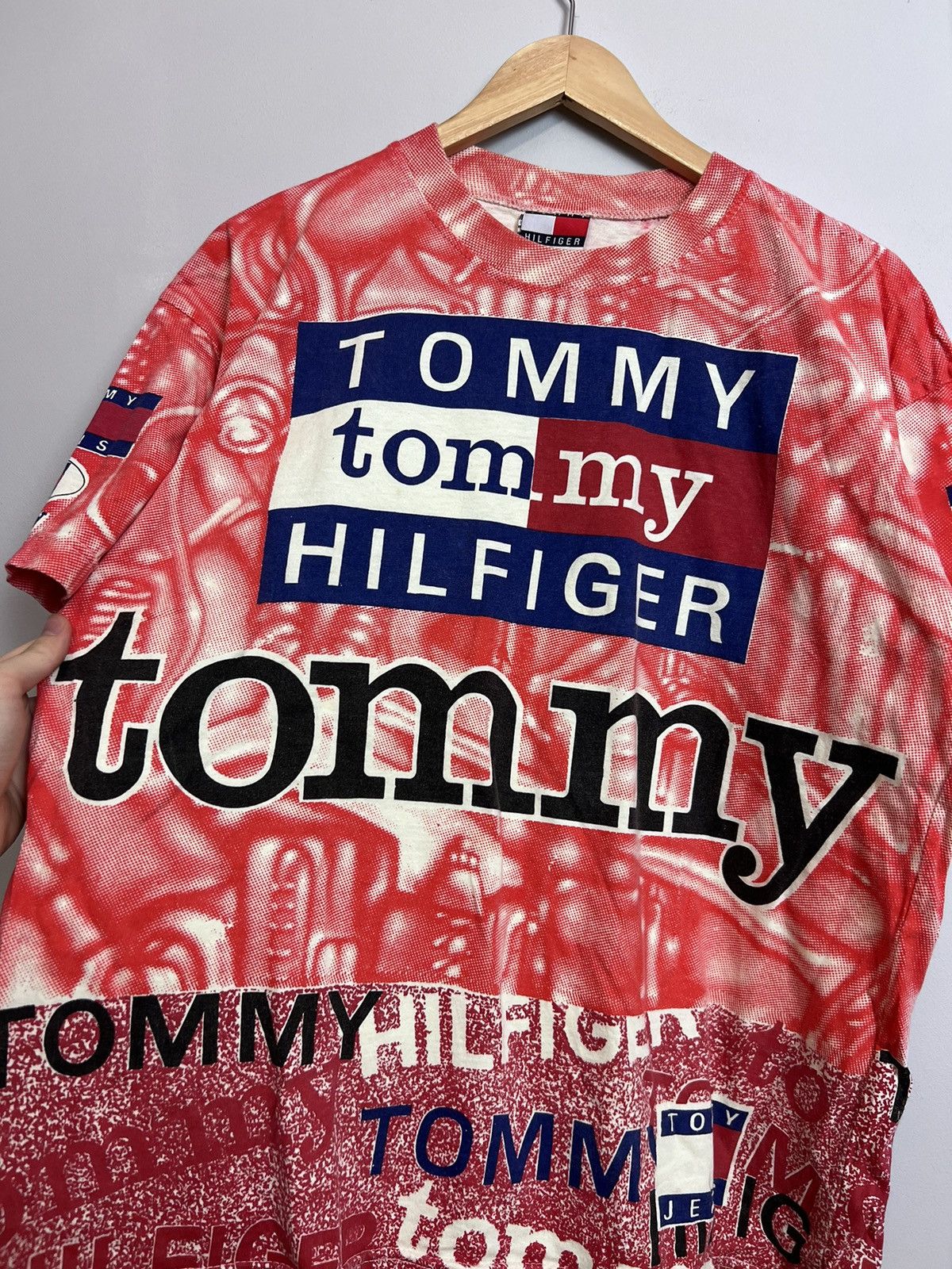 Tommy Hilfiger × Vintage Rare Vintage 90s Tommy Hilfiger all over print t-shirt Size US L / EU 52-54 / 3 - 4 Thumbnail