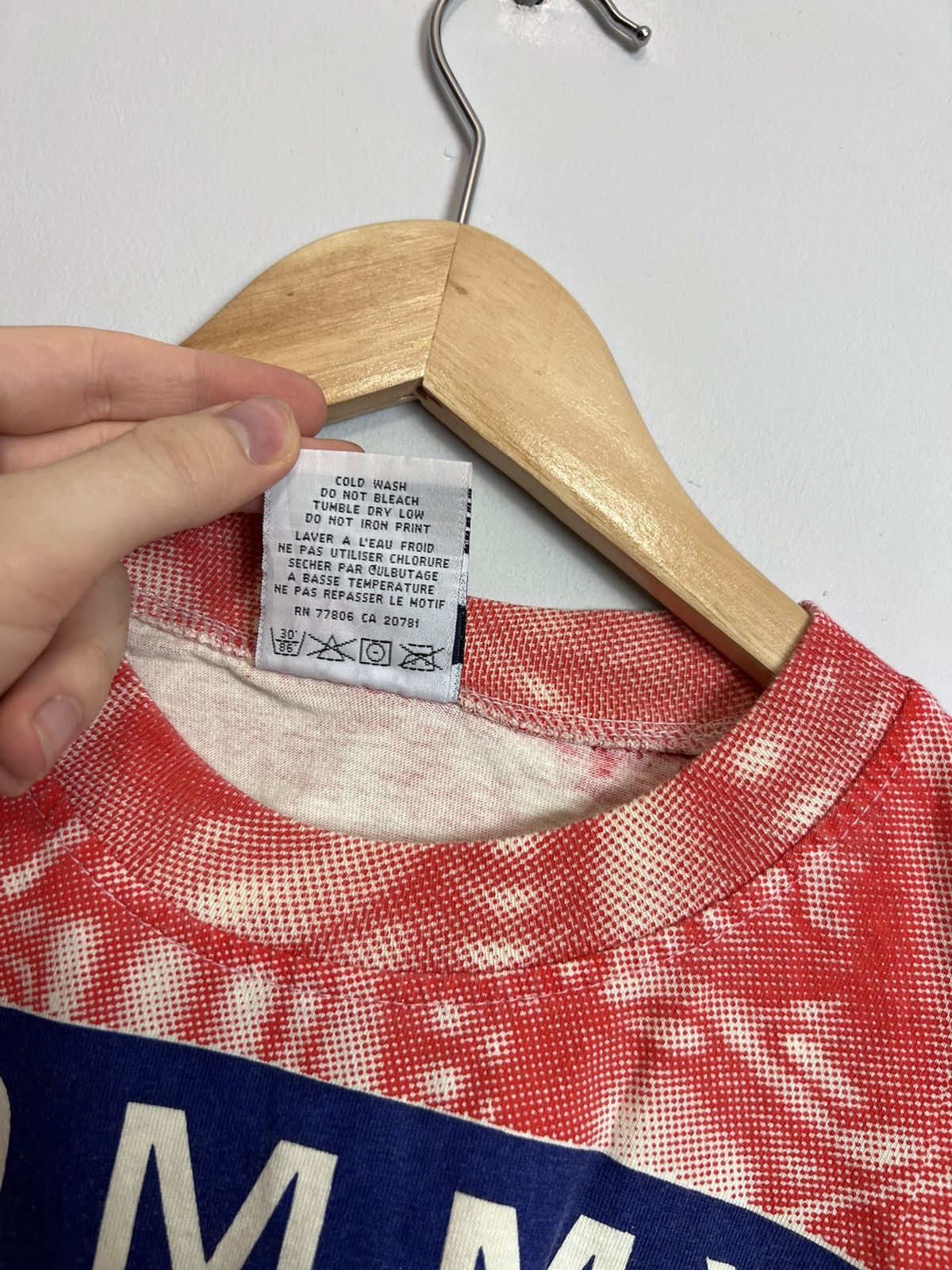 Tommy Hilfiger × Vintage Rare Vintage 90s Tommy Hilfiger all over print t-shirt Size US L / EU 52-54 / 3 - 6 Thumbnail