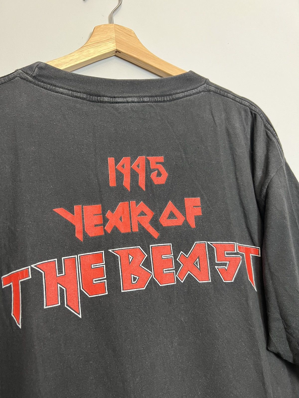 Band Tees 1995 Iron Maiden Year Of The Beast Rock Metal Band 90s Tee Size US XL / EU 56 / 4 - 4 Thumbnail