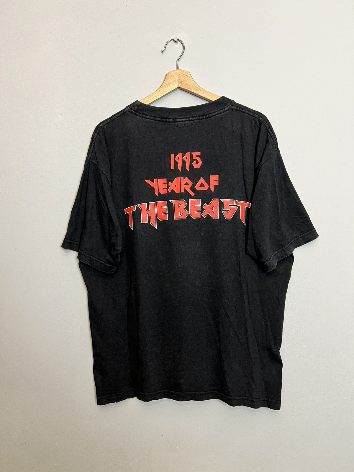 Band Tees 1995 Iron Maiden Year Of The Beast Rock Metal Band 90s Tee Size US XL / EU 56 / 4 - 2 Thumbnail