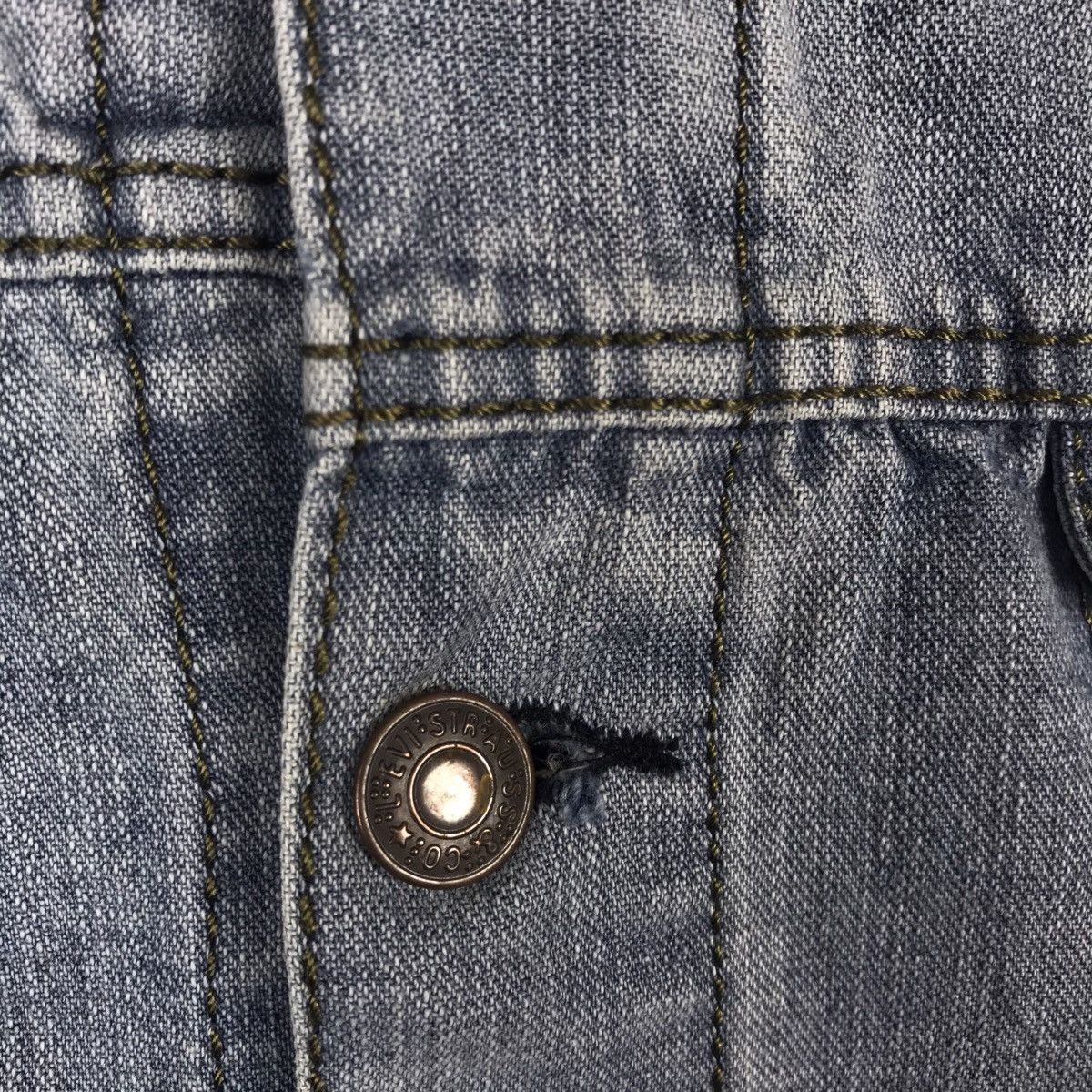 Vintage Vintage Levi’s Denim Trucker Jacket Size US M / EU 48-50 / 2 - 4 Thumbnail