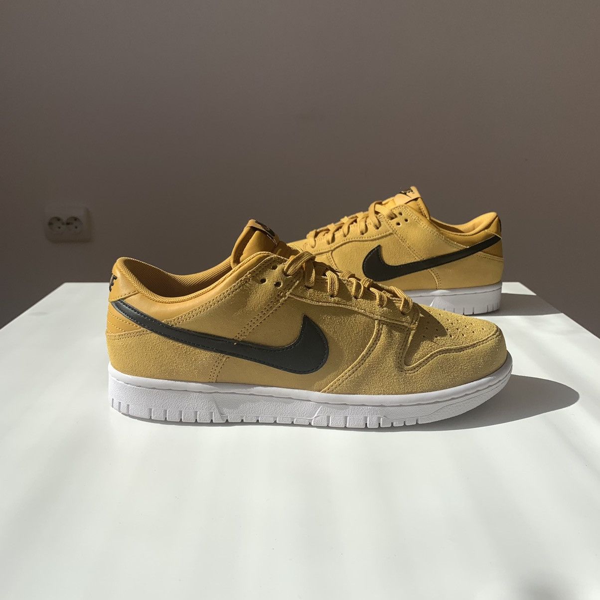 Nike !DS 2017 Nike Dunk Low Mineral Yellow Black Suede Size US 8 / EU 41 - 3 Thumbnail