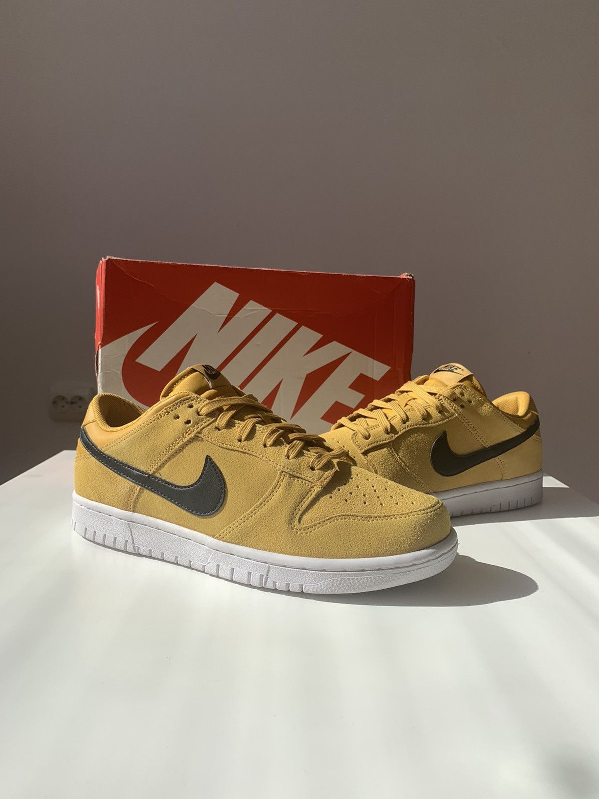 Nike !DS 2017 Nike Dunk Low Mineral Yellow Black Suede Size US 8 / EU 41 - 2 Thumbnail
