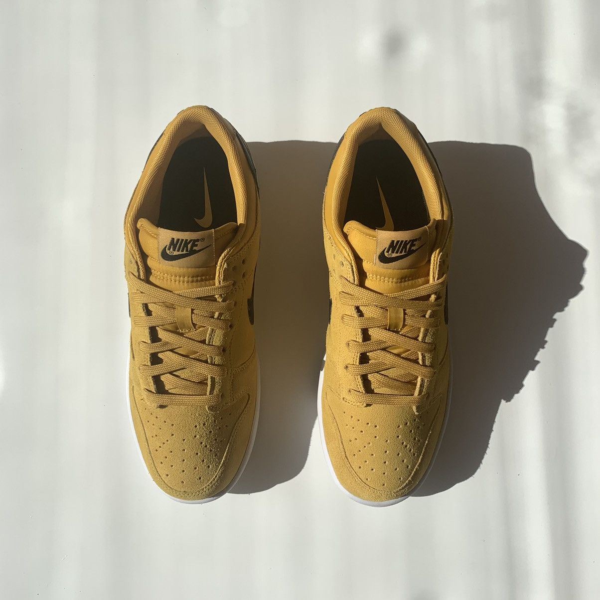 Nike !DS 2017 Nike Dunk Low Mineral Yellow Black Suede Size US 8 / EU 41 - 5 Thumbnail