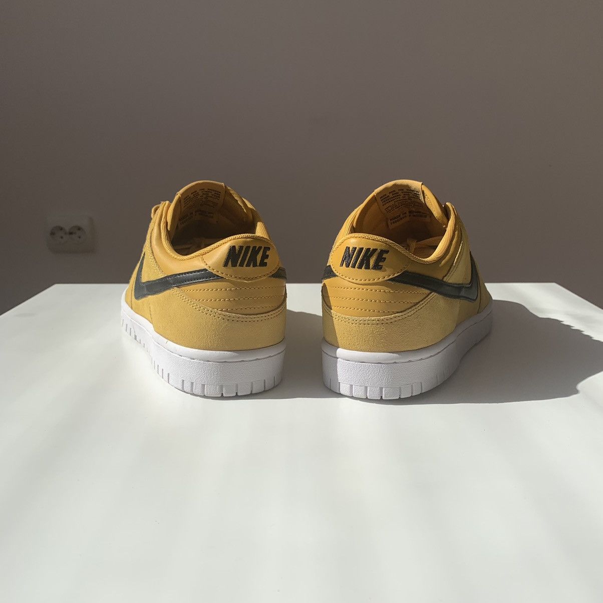 Nike !DS 2017 Nike Dunk Low Mineral Yellow Black Suede Size US 8 / EU 41 - 7 Thumbnail