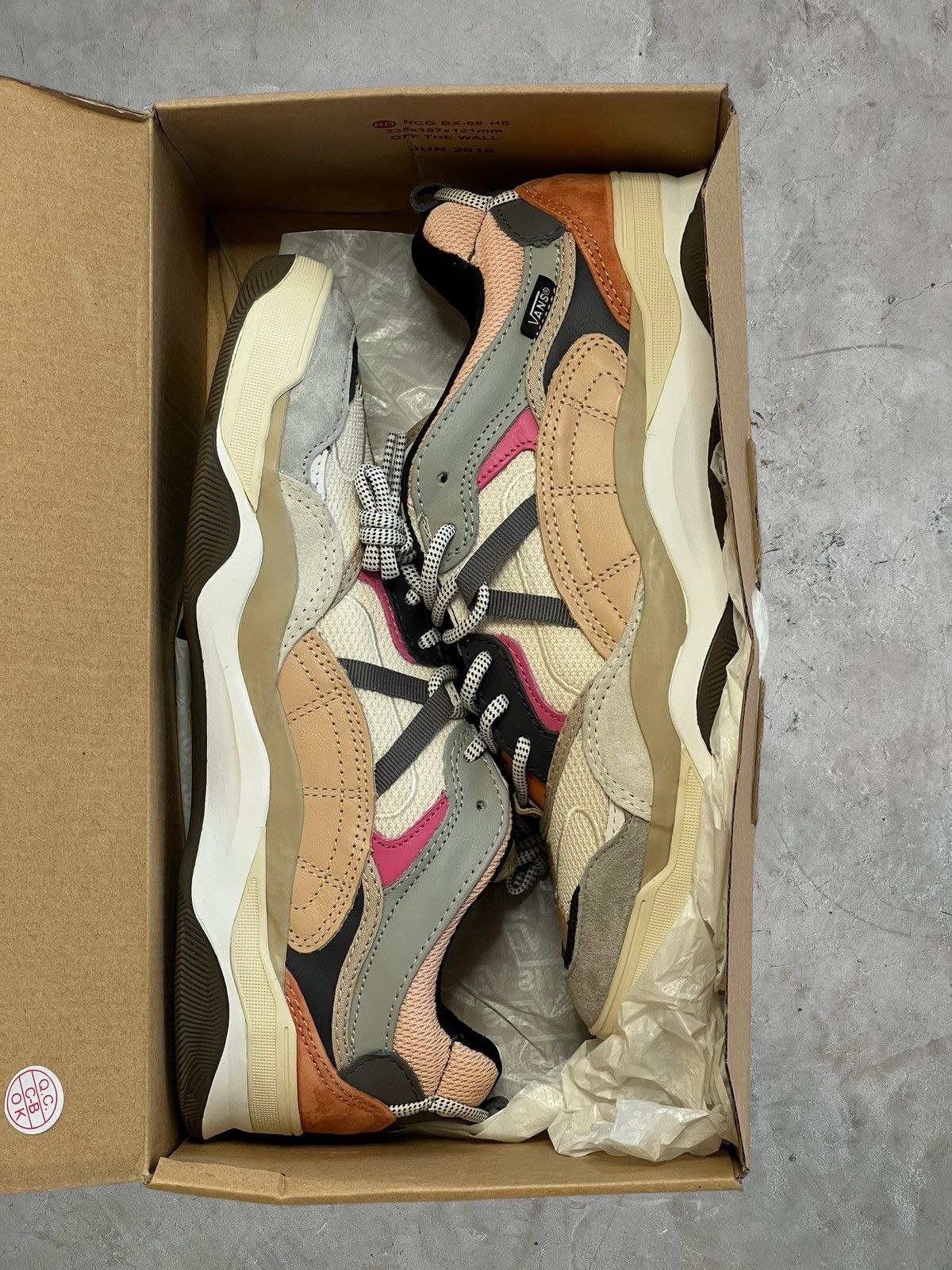 Vans Vans Varix Sneaker Size US 10 / EU 43 - 12 Thumbnail