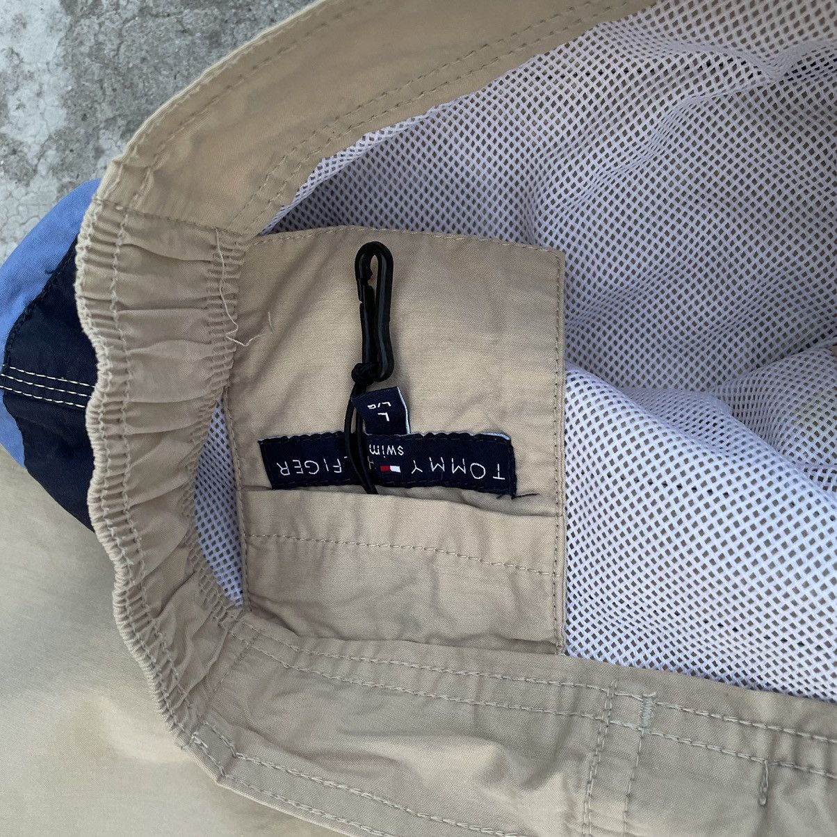 Tommy Hilfiger Vintage Tommy Hilfiger Shorts Swimwear L 90s Streetwear 99s Size US 35 - 9 Thumbnail