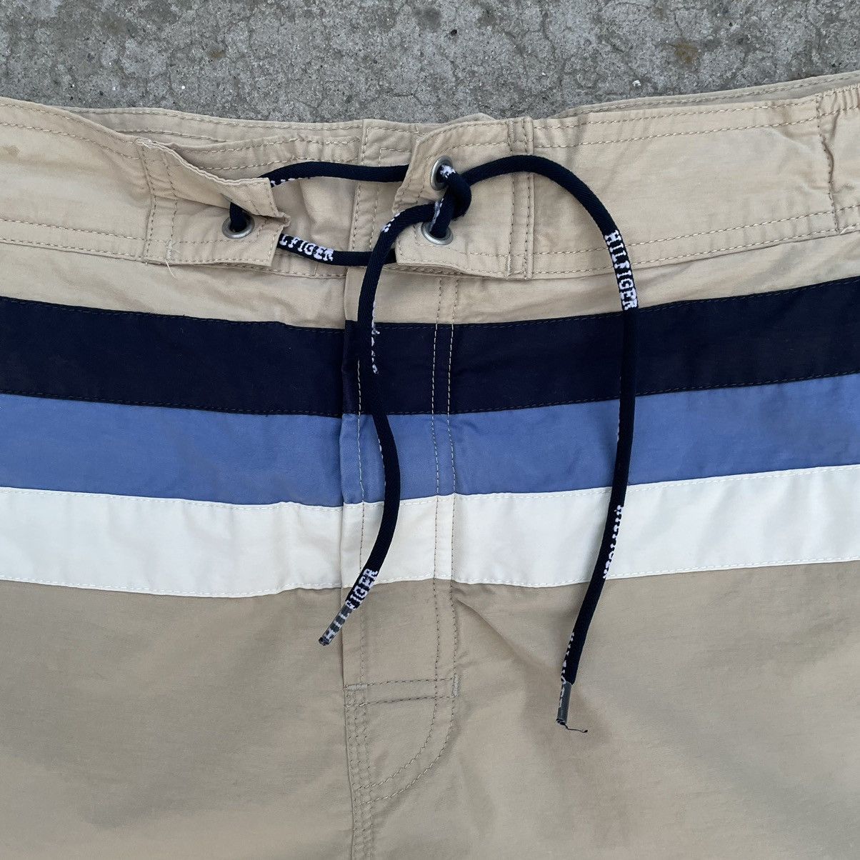 Tommy Hilfiger Vintage Tommy Hilfiger Shorts Swimwear L 90s Streetwear 99s Size US 35 - 7 Thumbnail