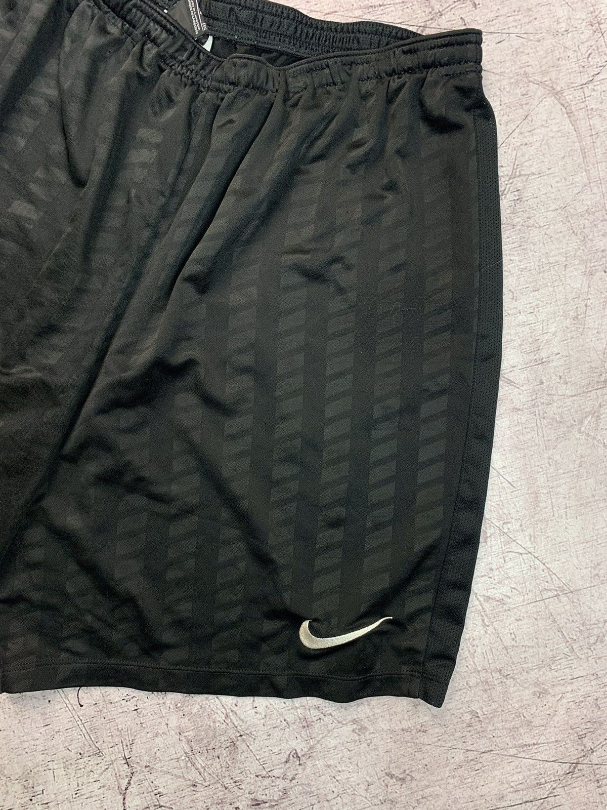 Nike × Vintage Vintage Nike Y2K Shorts Size US 38 / EU 54 - 4 Thumbnail