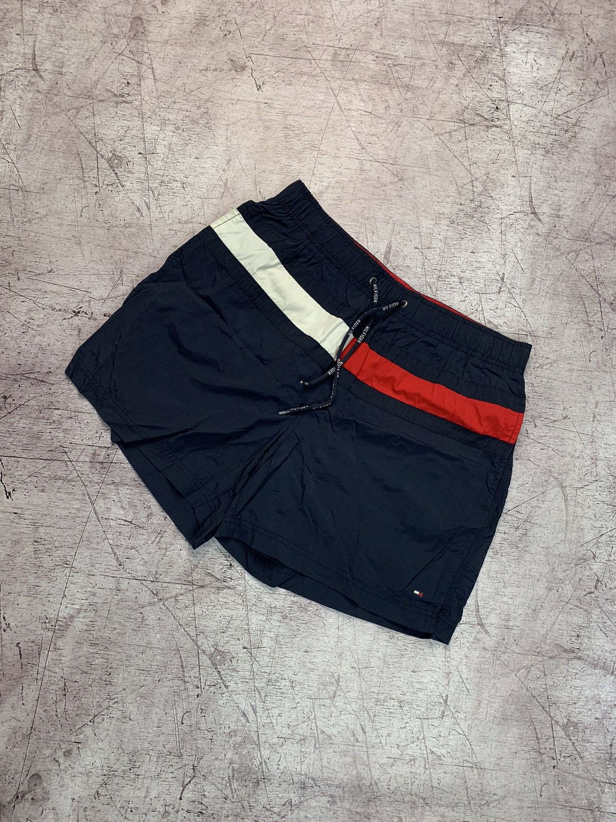 Tommy Hilfiger Vintage Tommy Hilfiger Y2K Shorts Size US 32 / EU 48 - 1 Thumbnail