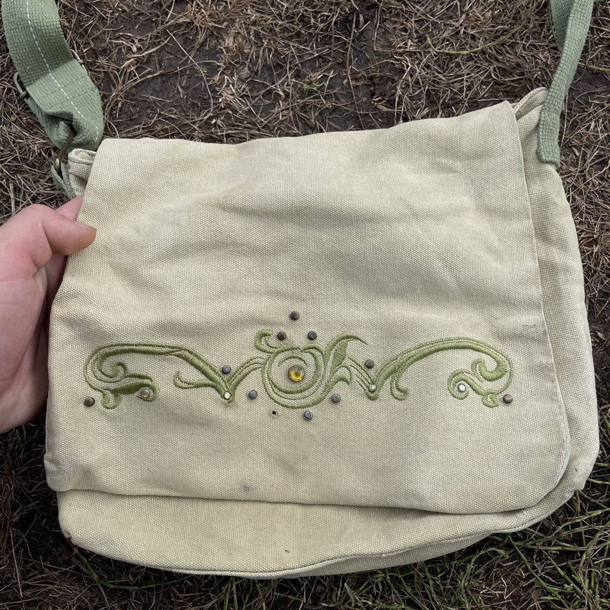 Vintage Vintage Y2K Cream Embroidered Crossbody Bag Indie Slim OS Size ONE SIZE - 3 Thumbnail