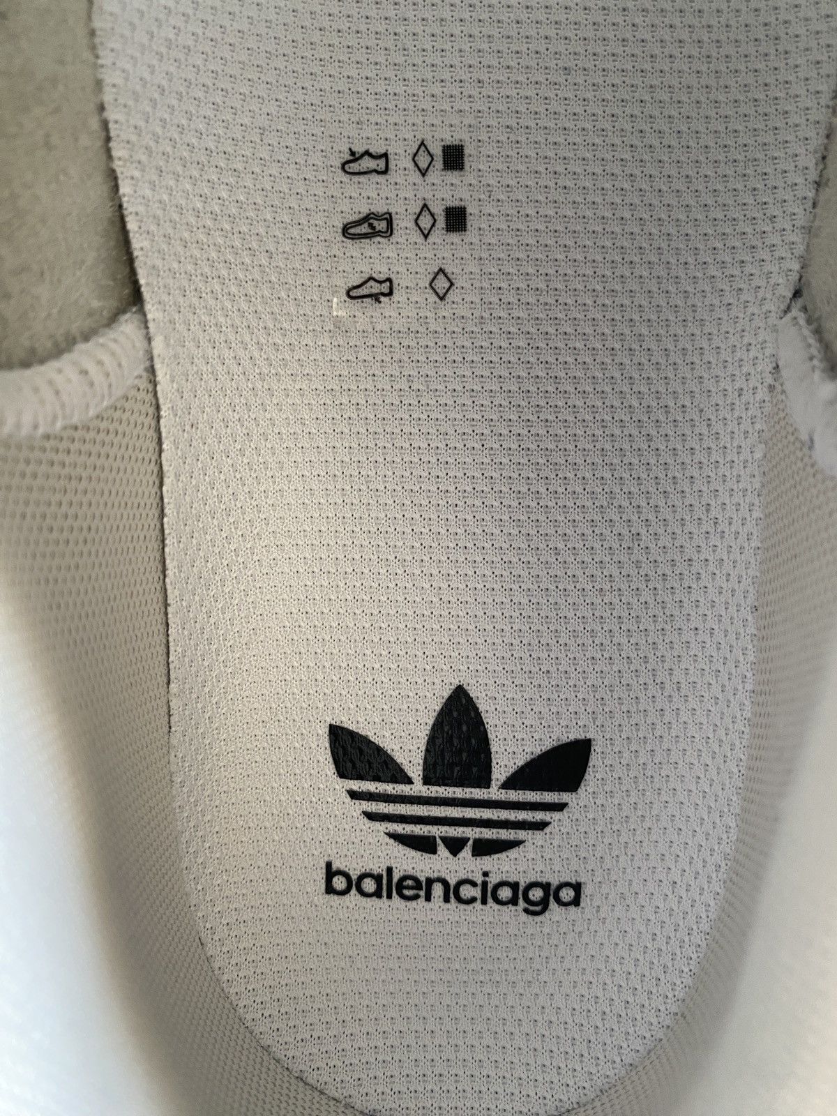 Adidas × Balenciaga Balenciaga adidas Triple S Sneaker White 42 9US Gently Used Size US 9 / EU 42 - 9 Thumbnail