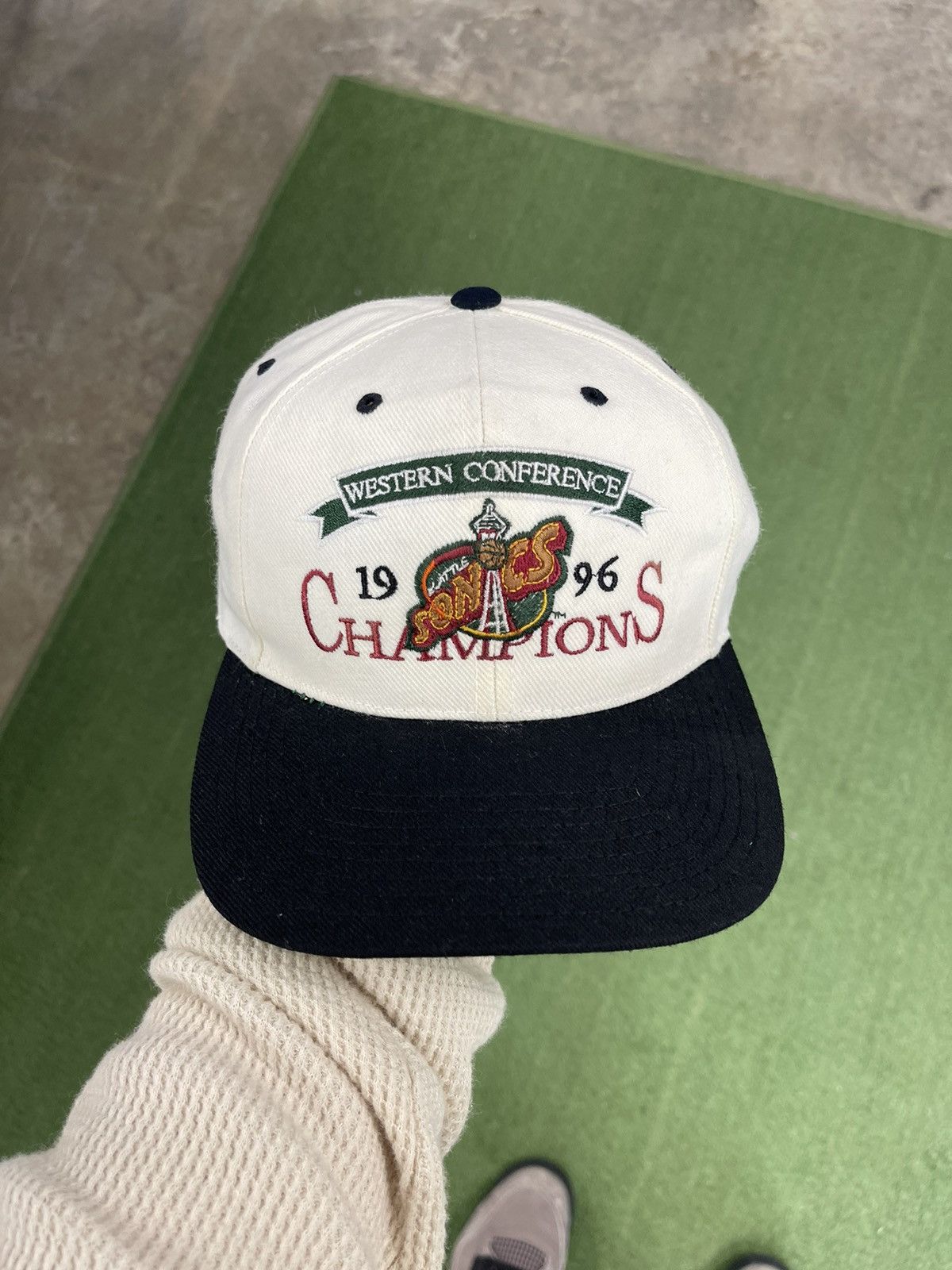 NBA × Vintage Vintage 1996 Seattle Sonics Western Conference Champions Hat Size ONE SIZE - 1 Thumbnail