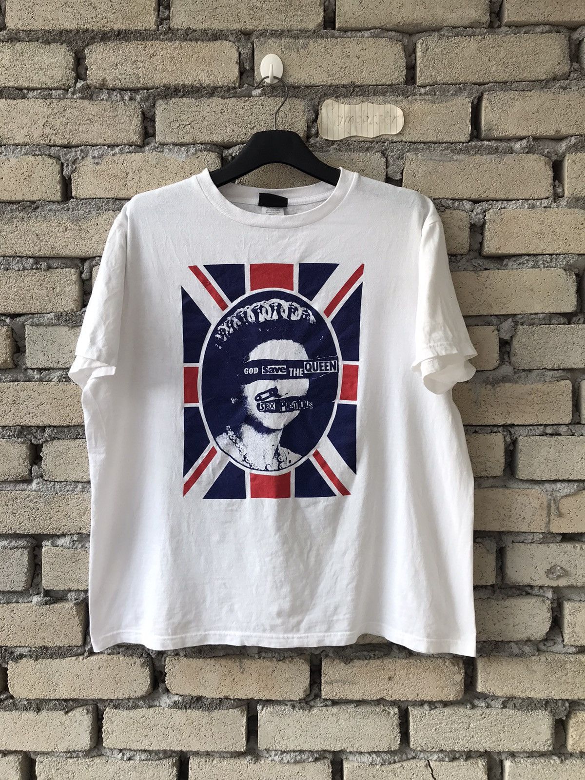 Band Tees Sex Pistol God Save The Queen Bootleg by Wall Of Fame Size US M / EU 48-50 / 2 - 1 Thumbnail