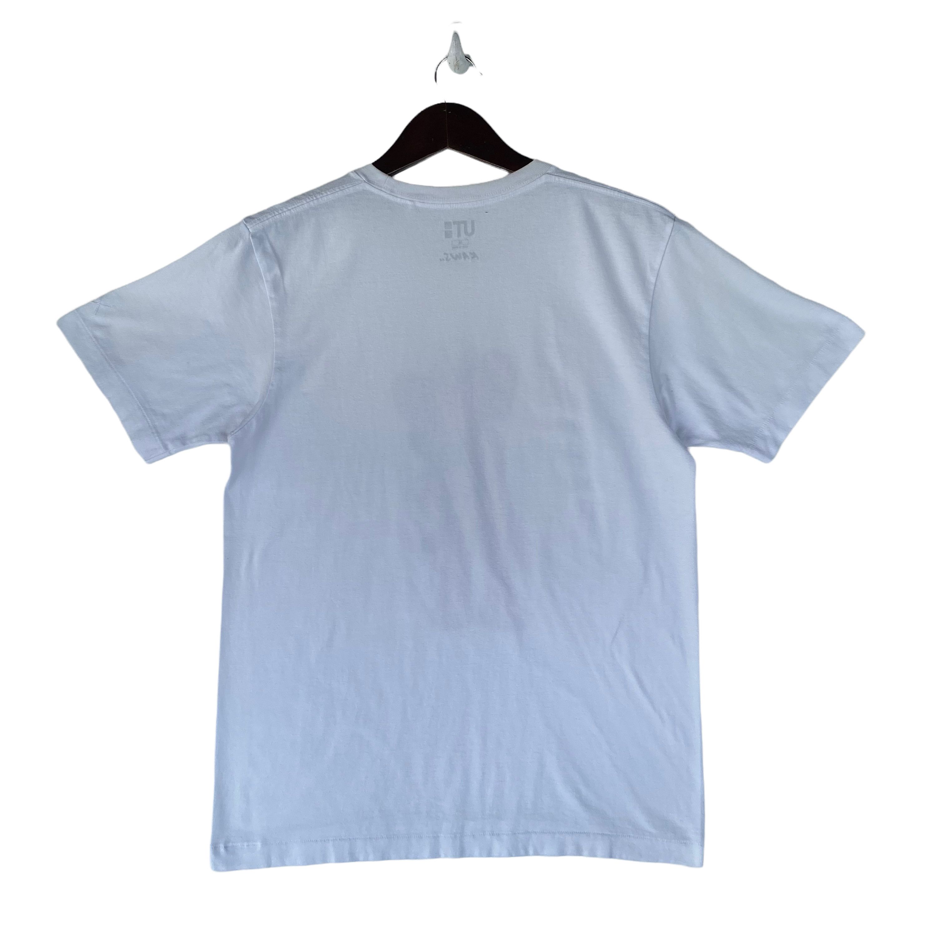 Kaws × Uniqlo KAWS x Uniqlo Japanese brand tee Shirt Size US M / EU 48-50 / 2 - 2 Thumbnail