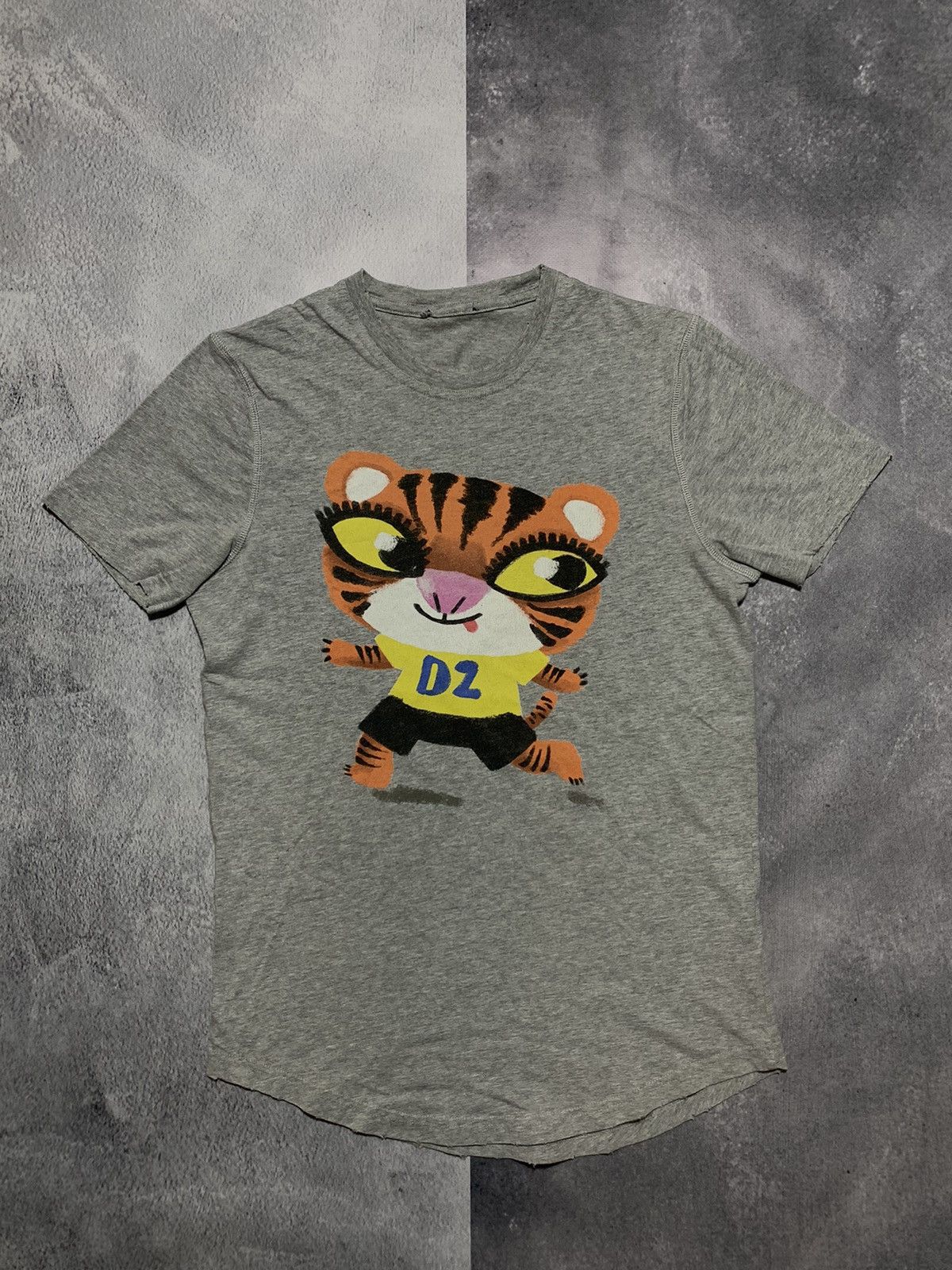 Dsquared2 Vintage Y2K Dsquared2 t-shirt big logo streetwear size S Size US S / EU 44-46 / 1 - 1 Thumbnail