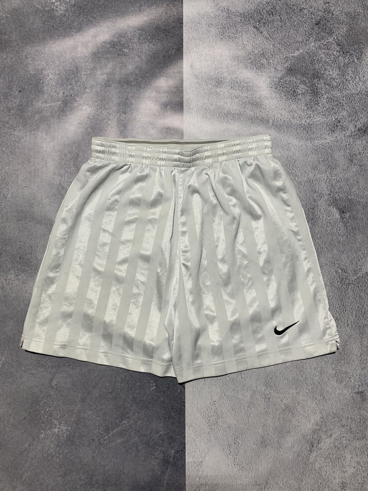 Nike × Vintage Vintage Y2K Nike bottoms shorts swoosh streetwear size M Size US 32 / EU 48 - 1 Thumbnail