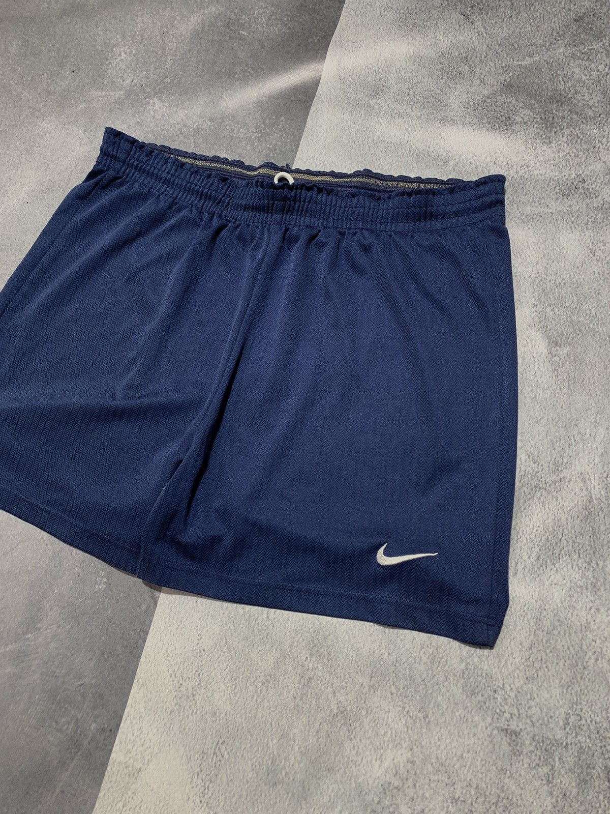 Nike × Vintage Vintage Nike shorts swoosh streetwear Y2K style size L Size US 34 / EU 50 - 2 Thumbnail