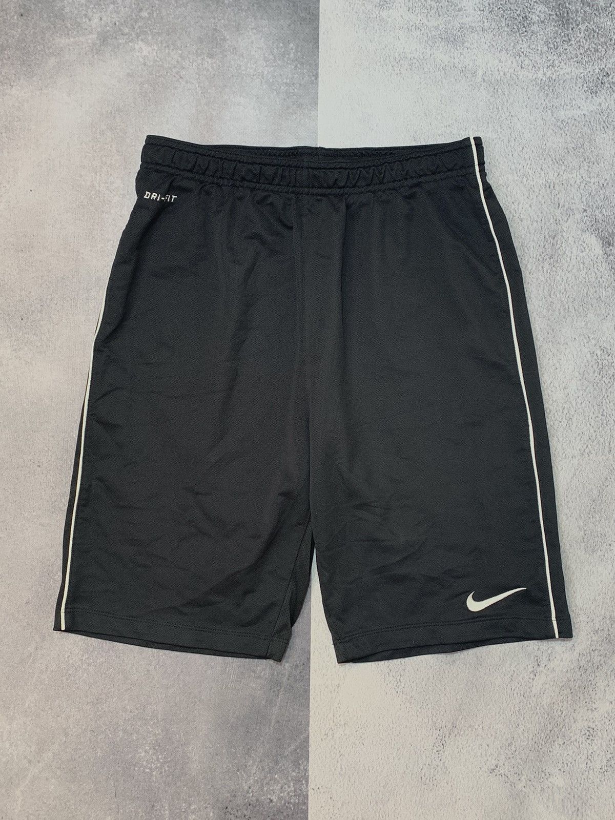 Nike × Vintage Vintage Nike shorts streetwear Y2K casual style size S Size US 30 / EU 46 - 1 Thumbnail