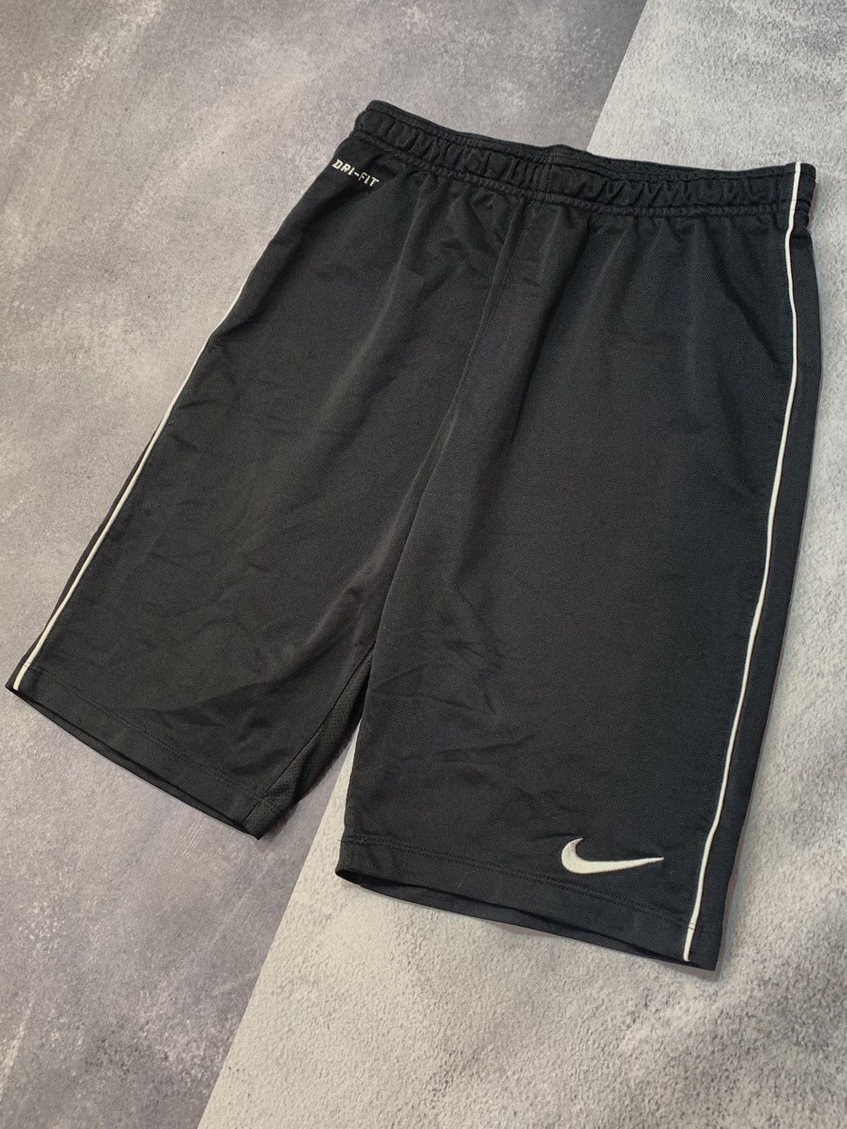 Nike × Vintage Vintage Nike shorts streetwear Y2K casual style size S Size US 30 / EU 46 - 2 Thumbnail