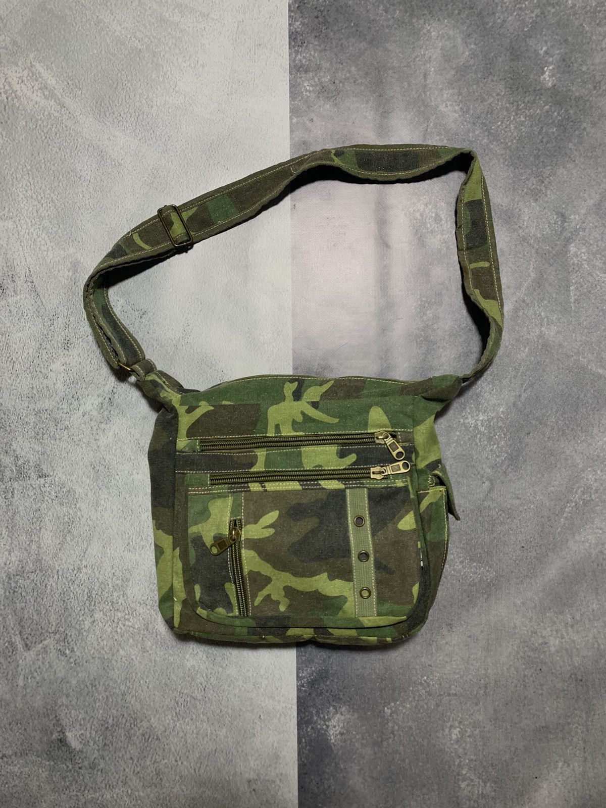 Japanese Brand × Vintage Vintage 90s Crossbody shoulder bag Camo streetwear Size ONE SIZE - 1 Thumbnail