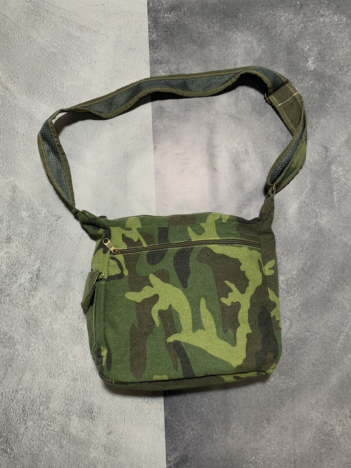 Japanese Brand × Vintage Vintage 90s Crossbody shoulder bag Camo streetwear Size ONE SIZE - 2 Thumbnail