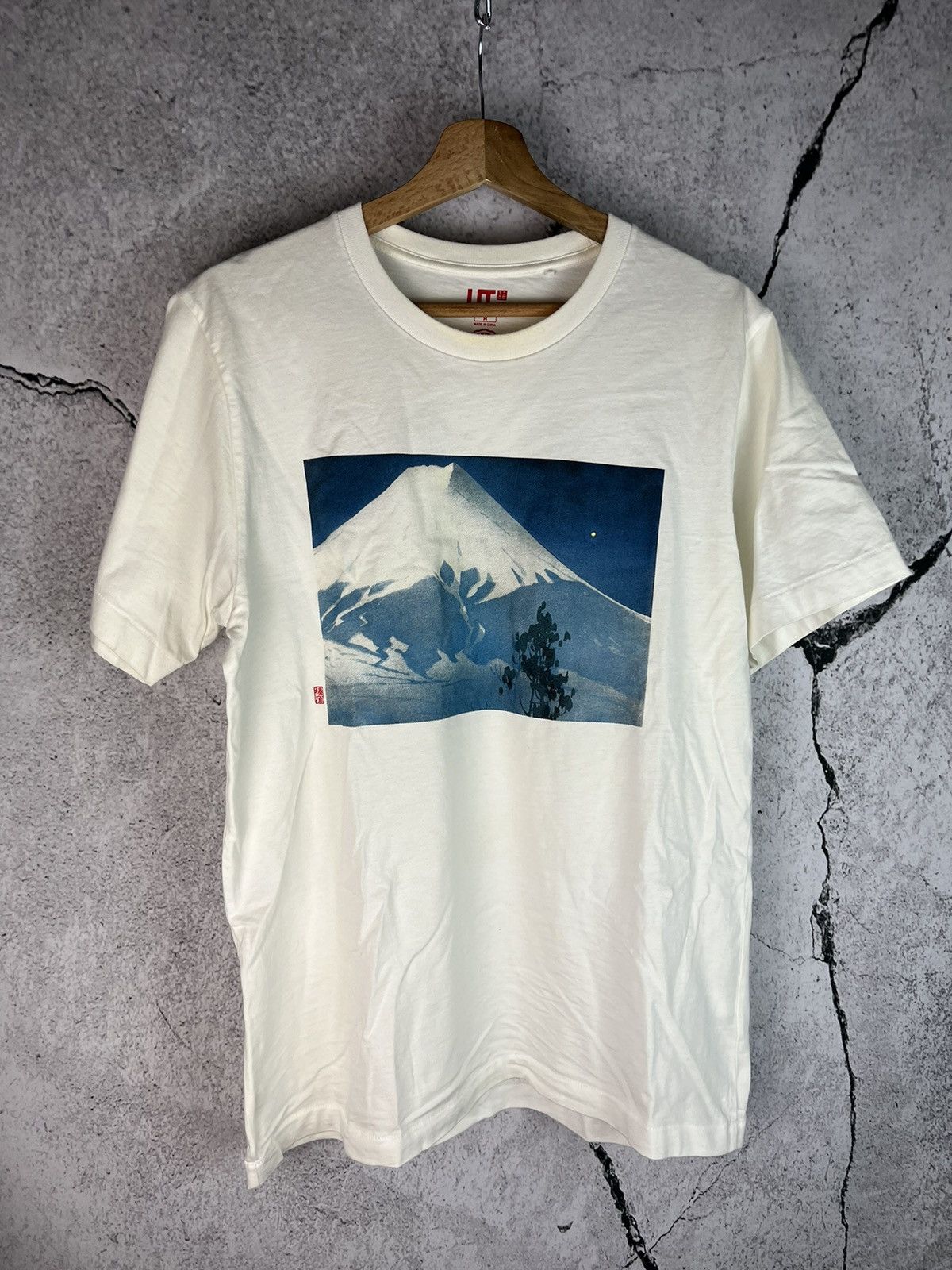 Uniqlo Uniqlo x Haibara mountain tshirt | Grailed