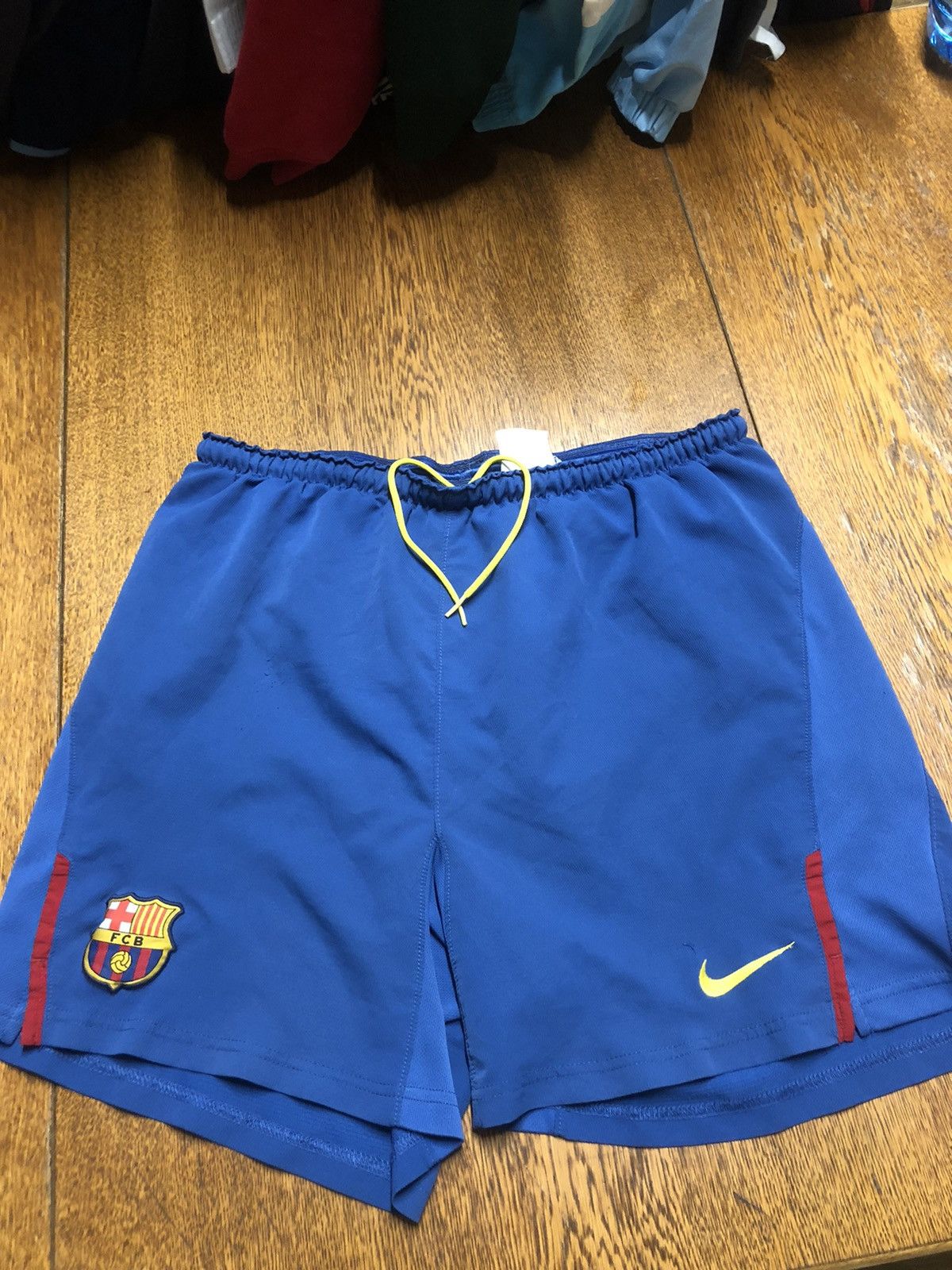 Nike Barcelona F.C. Nike vintage Y2K shorts Size US 34 / EU 50 - 1 Thumbnail