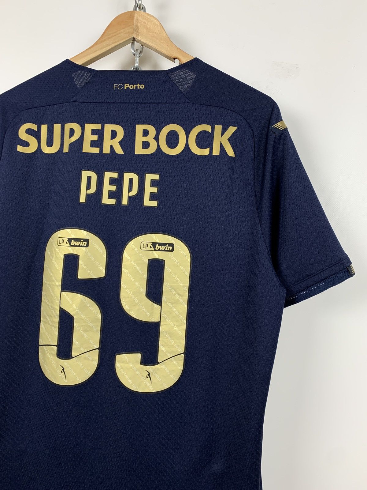 New Balance New Balance FC Porto 2021-22 Pepe #69 Away Soccer Jersey Size US L / EU 52-54 / 3 - 7 Thumbnail