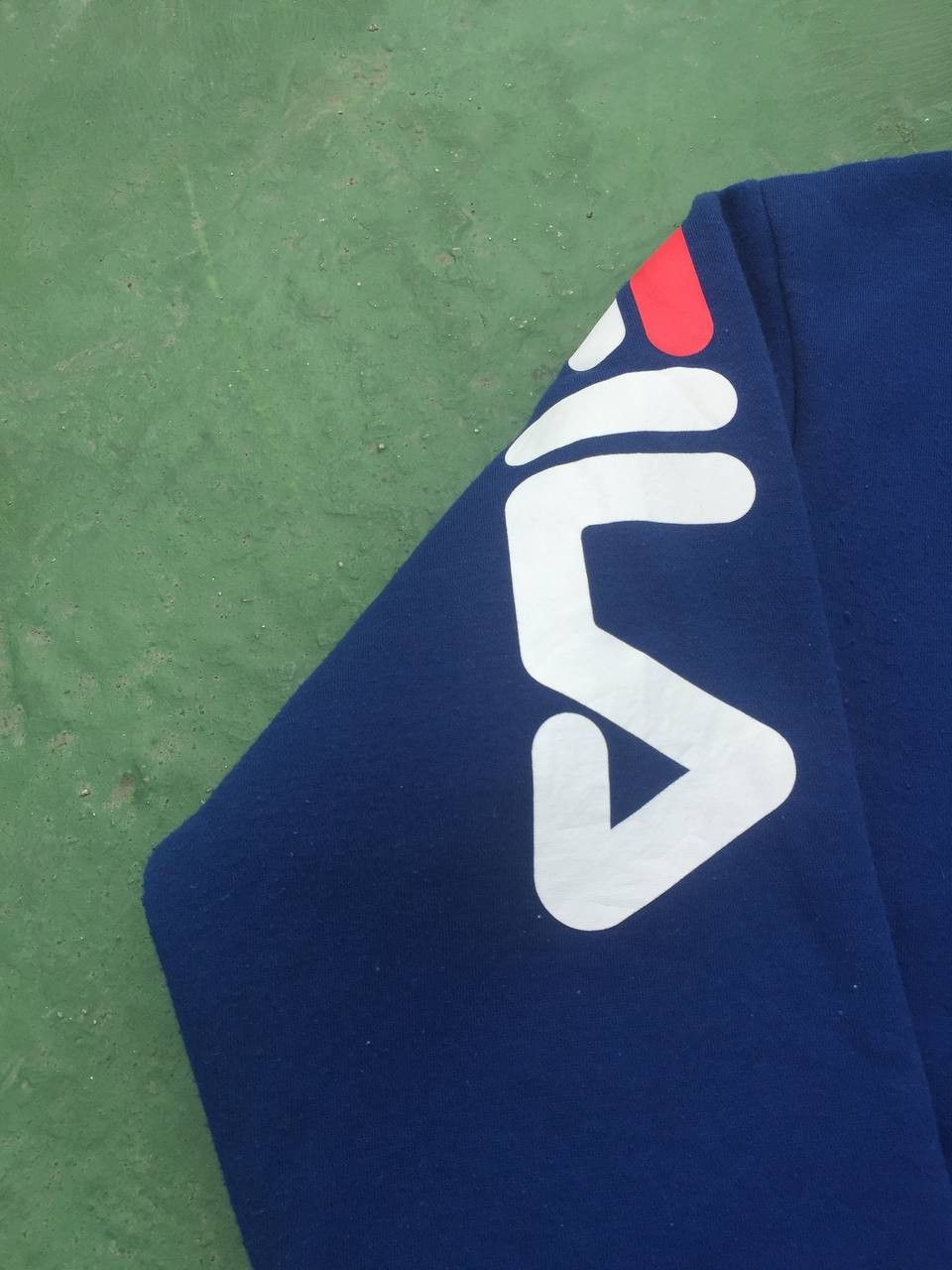 Fila Vintage Fila Mini Center Logo Embroidered Hoodie Size US L / EU 52-54 / 3 - 4 Thumbnail