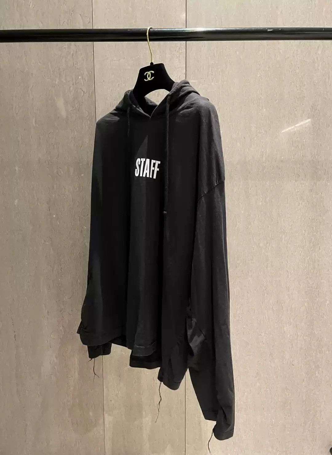 Vetements Vetements VTM "Staff" Logo Black Hoodie Size S / US 4 / IT 40 - 2 Thumbnail