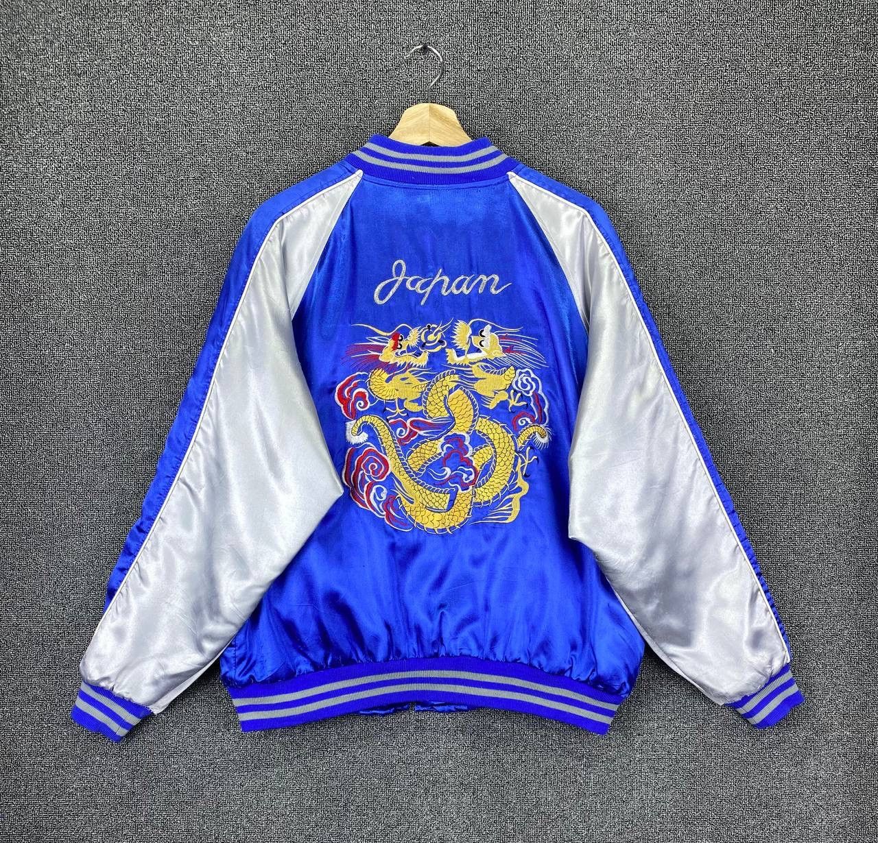 Japanese Brand Vintage Sukajan Dragon Embroidery Big Logo Souvenir Jacket Size US L / EU 52-54 / 3 - 1 Thumbnail