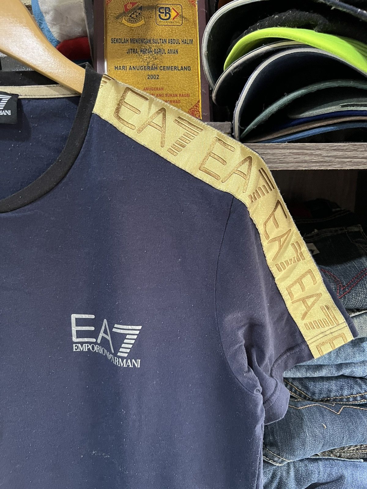 Emporio Armani 🔥Emporio Armani No 7 Gold Sidestripe Size US M / EU 48-50 / 2 - 4 Thumbnail