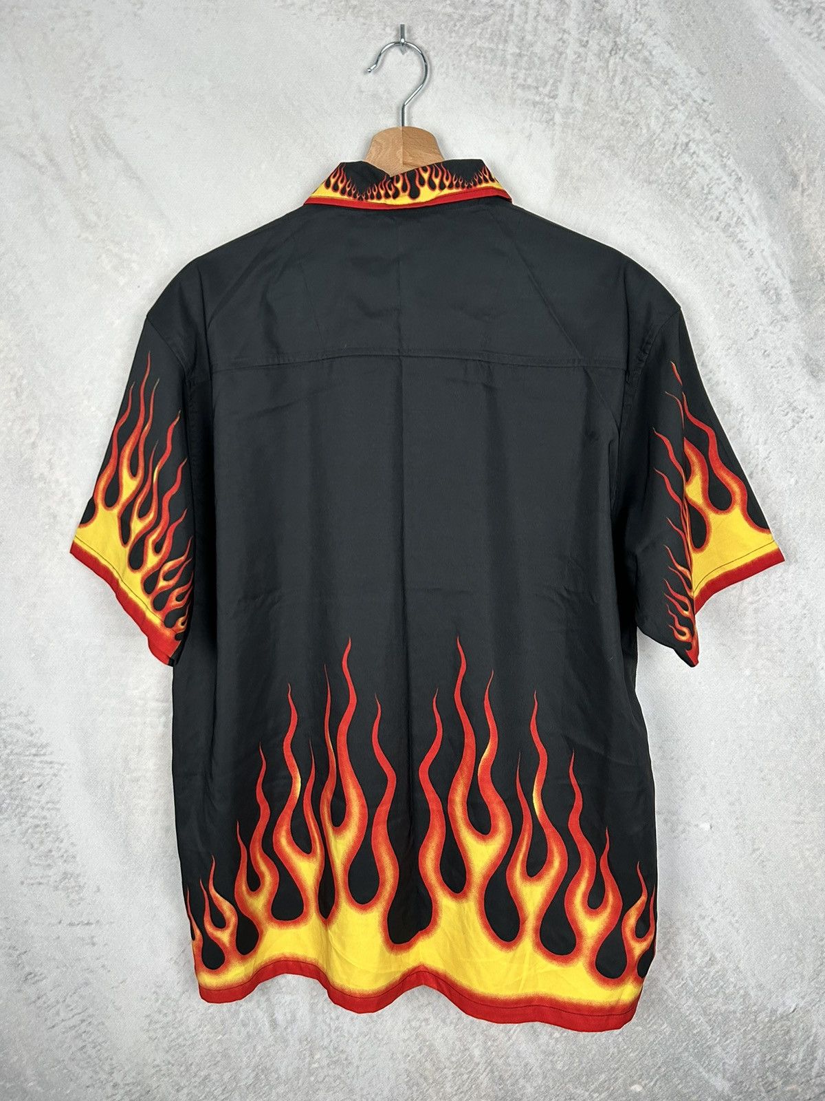 Vintage Vintage Flame Graphic Button Up Shortsleeve Shirt Size US XL / EU 56 / 4 - 5 Thumbnail