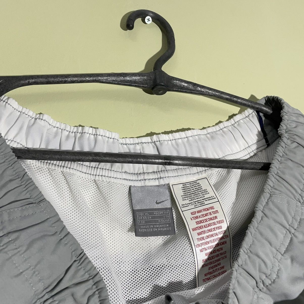 Vintage Vintage Y2K Nike Swoosh Shorts Baggy Streetwear Worn In XL Size US 34 / EU 50 - 6 Thumbnail