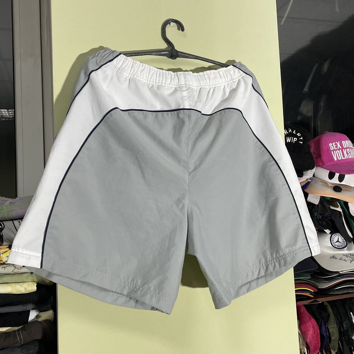 Vintage Vintage Y2K Nike Swoosh Shorts Baggy Streetwear Worn In XL Size US 34 / EU 50 - 7 Thumbnail