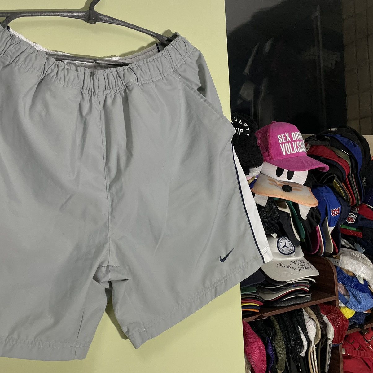 Vintage Vintage Y2K Nike Swoosh Shorts Baggy Streetwear Worn In XL Size US 34 / EU 50 - 4 Thumbnail