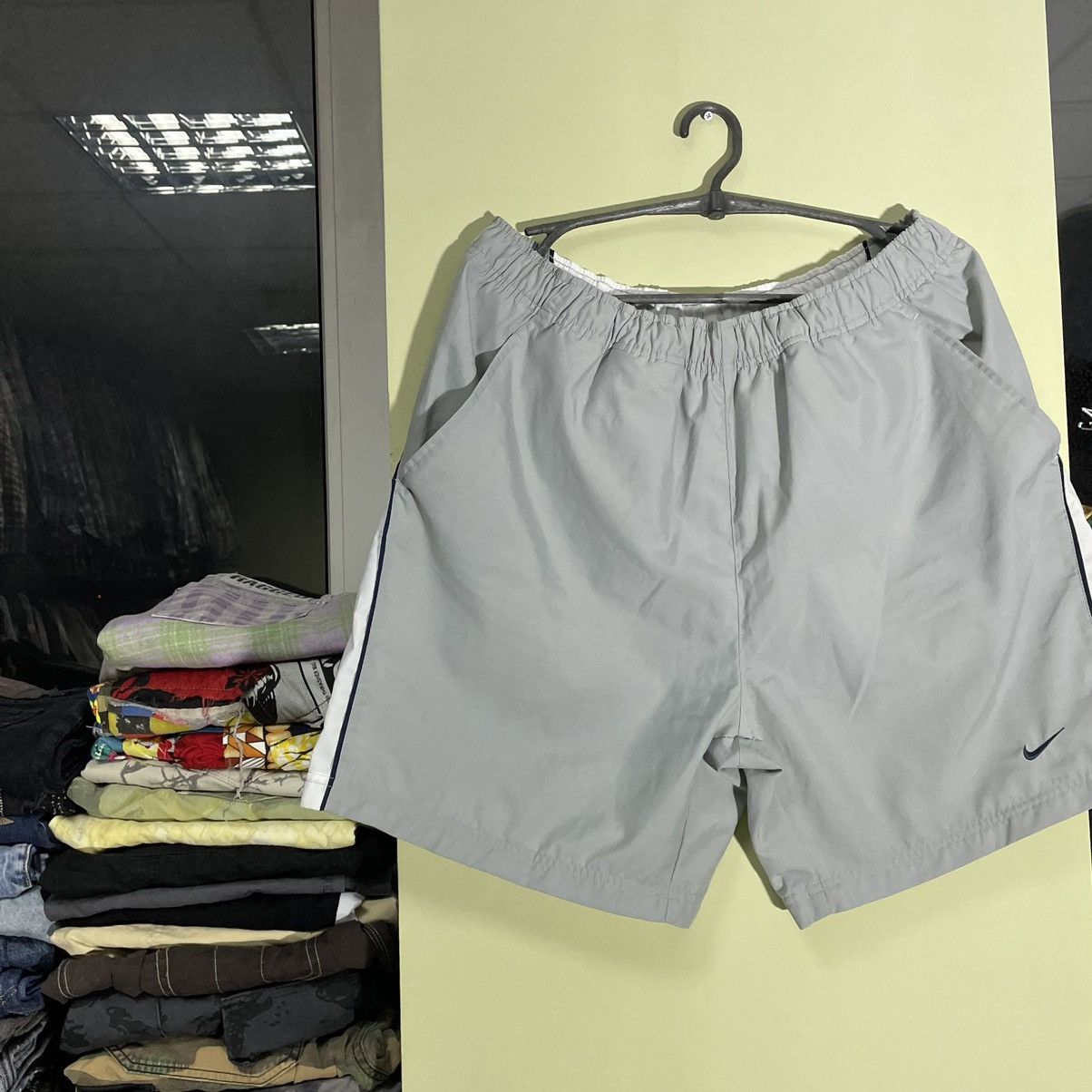 Vintage Vintage Y2K Nike Swoosh Shorts Baggy Streetwear Worn In XL Size US 34 / EU 50 - 3 Thumbnail