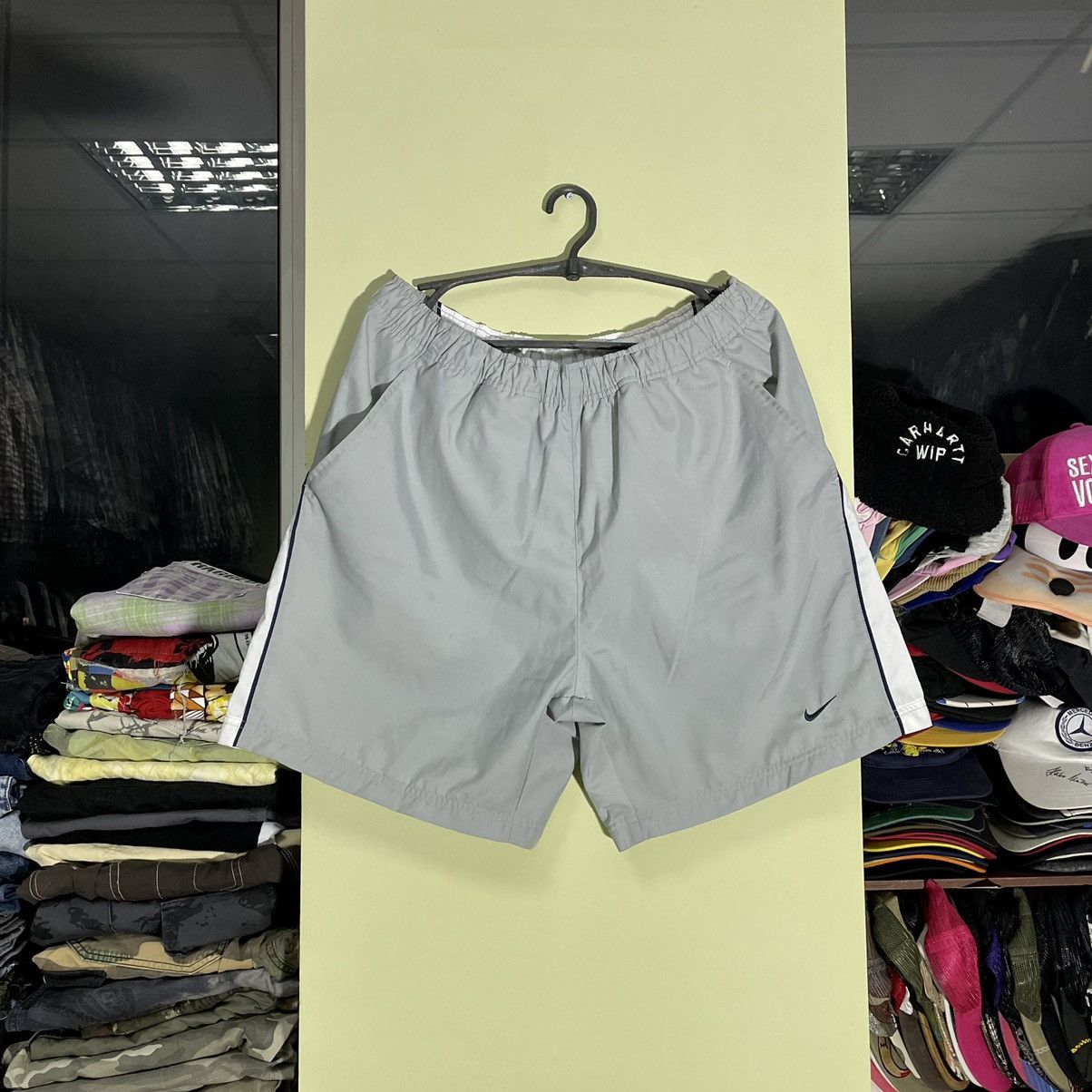 Vintage Vintage Y2K Nike Swoosh Shorts Baggy Streetwear Worn In XL Size US 34 / EU 50 - 1 Thumbnail