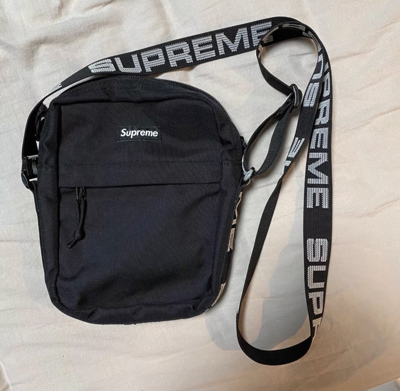 Supreme 18SS Shoulder Bag 