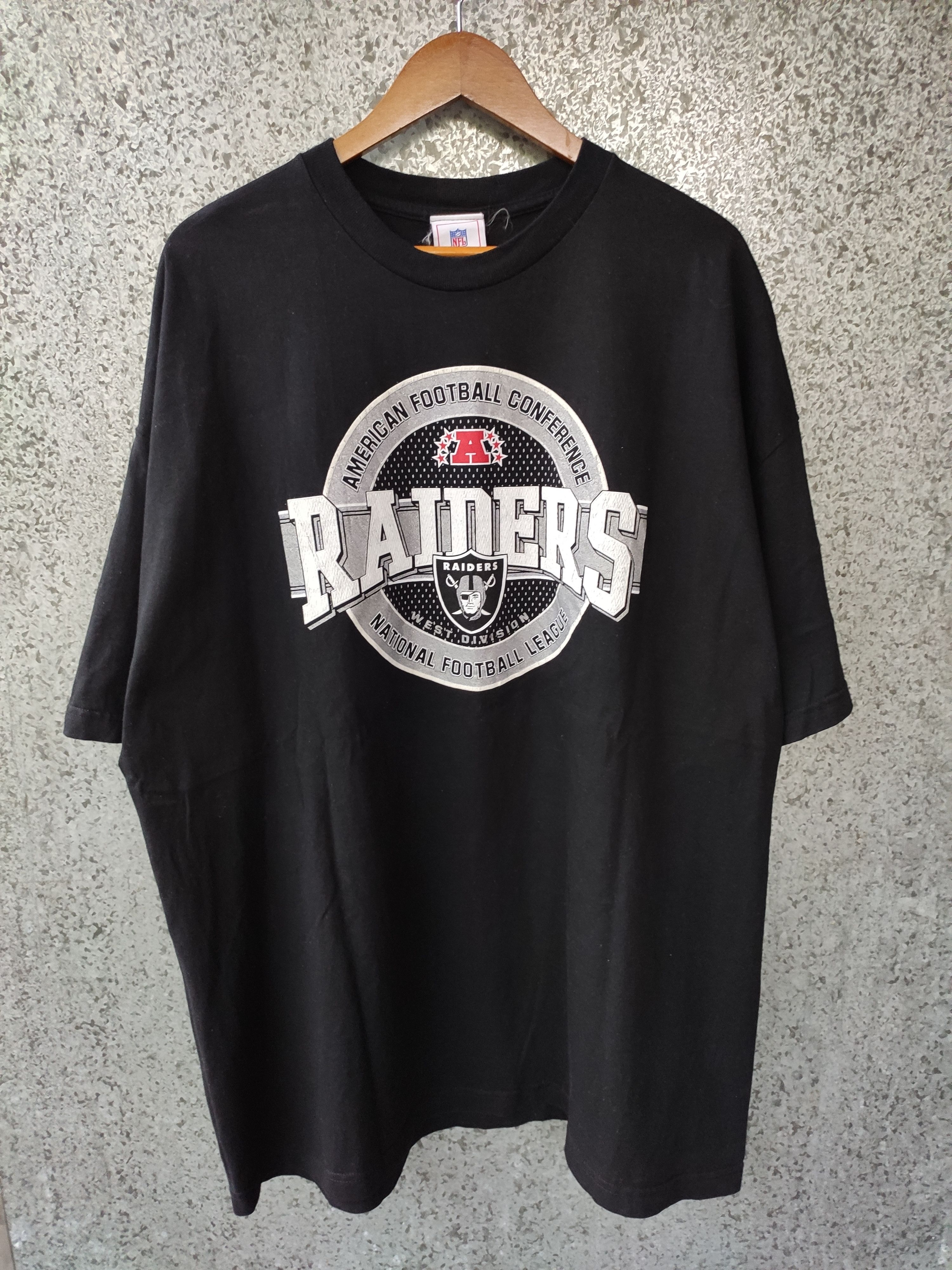NFL Vintage 90s Vintage NFL Raiders big logo t shirt Size US XL / EU 56 / 4 - 1 Thumbnail