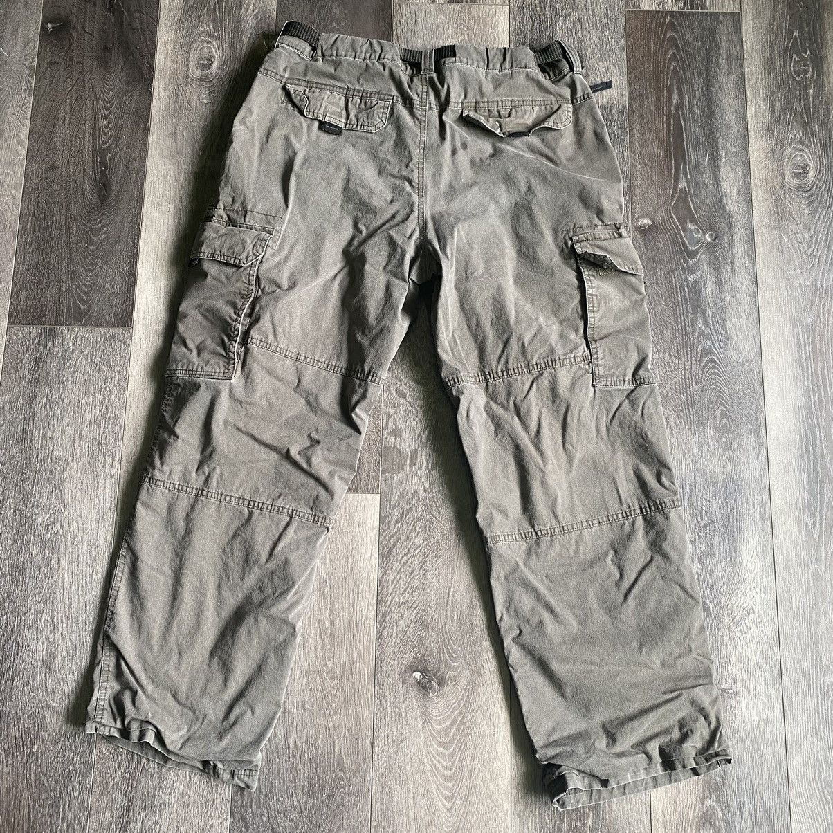 Vintage Vintage 2000s BC Clothing Pocket Belt Washed Cargo Pants x30 Size US 33 - 2 Thumbnail