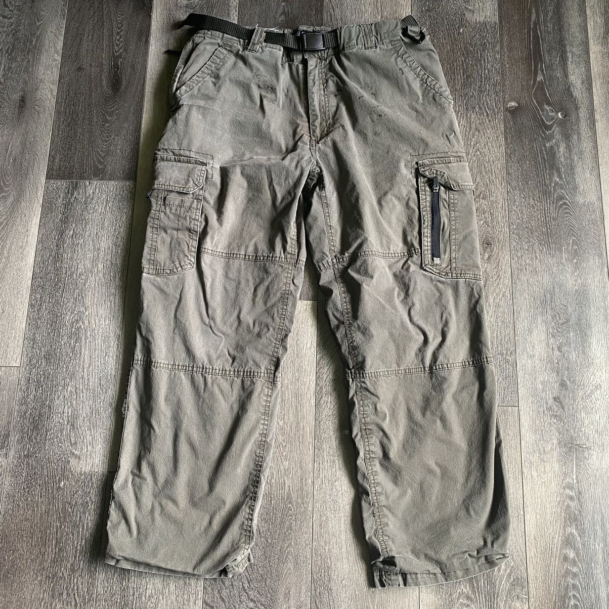 Vintage Vintage 2000s BC Clothing Pocket Belt Washed Cargo Pants x30 Size US 33 - 1 Thumbnail