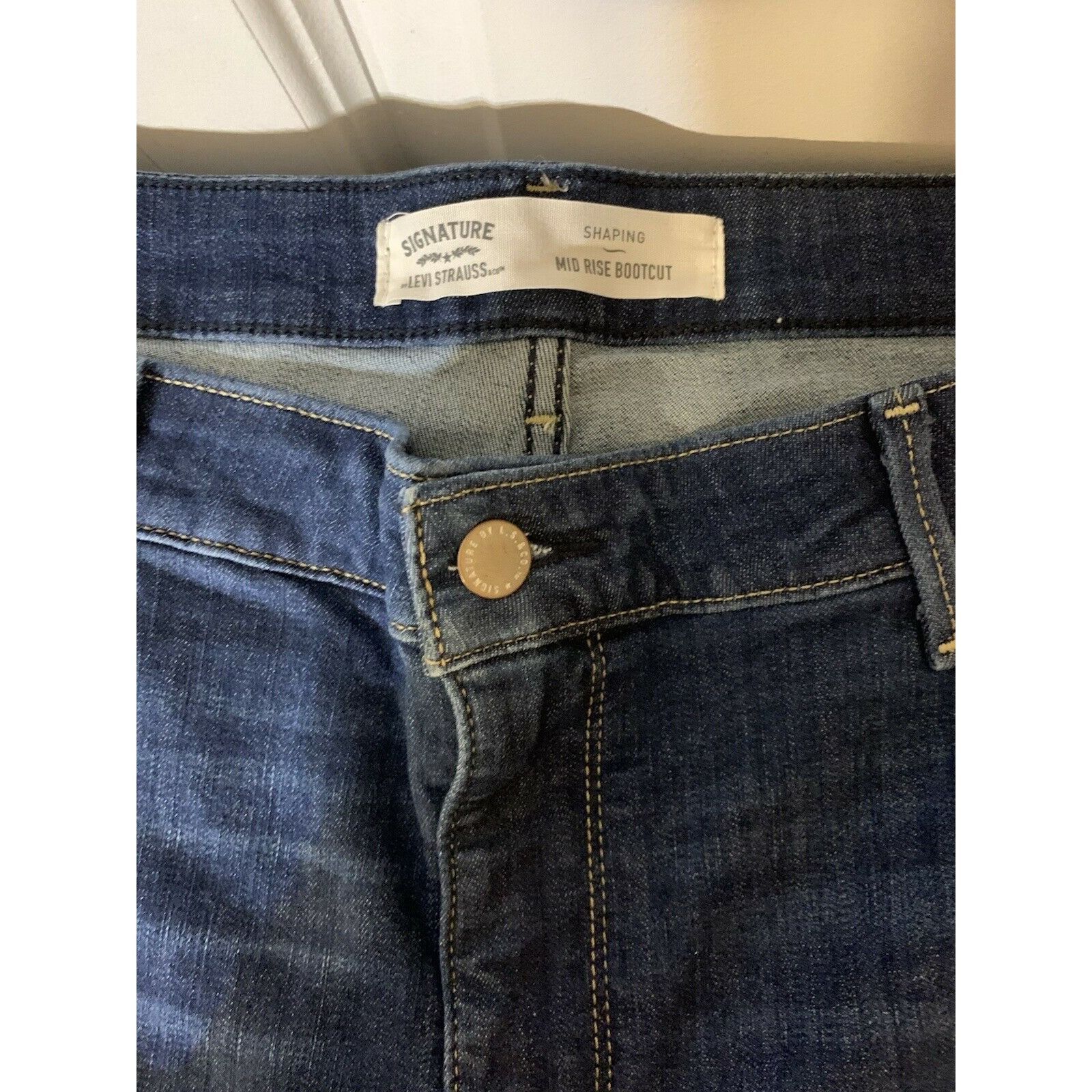 Levi's New LEVI STRAUSS SIGNATURE WOMEN 20/35W MID-RISE BOOTCUT STR Size 42" / US 20 - 2 Thumbnail