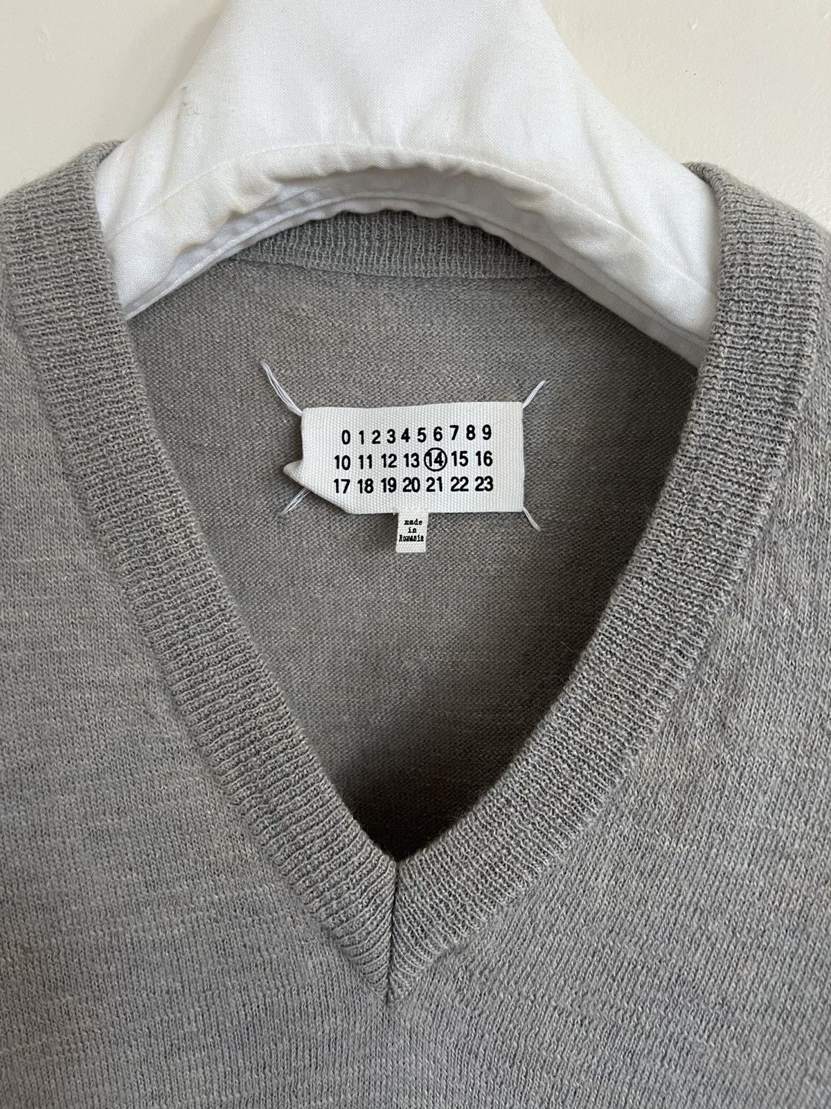 Maison Margiela FW13 Leather elbow-patch v-neck sweater/jumper, L, worn x 6 Size US L / EU 52-54 / 3 - 4 Thumbnail