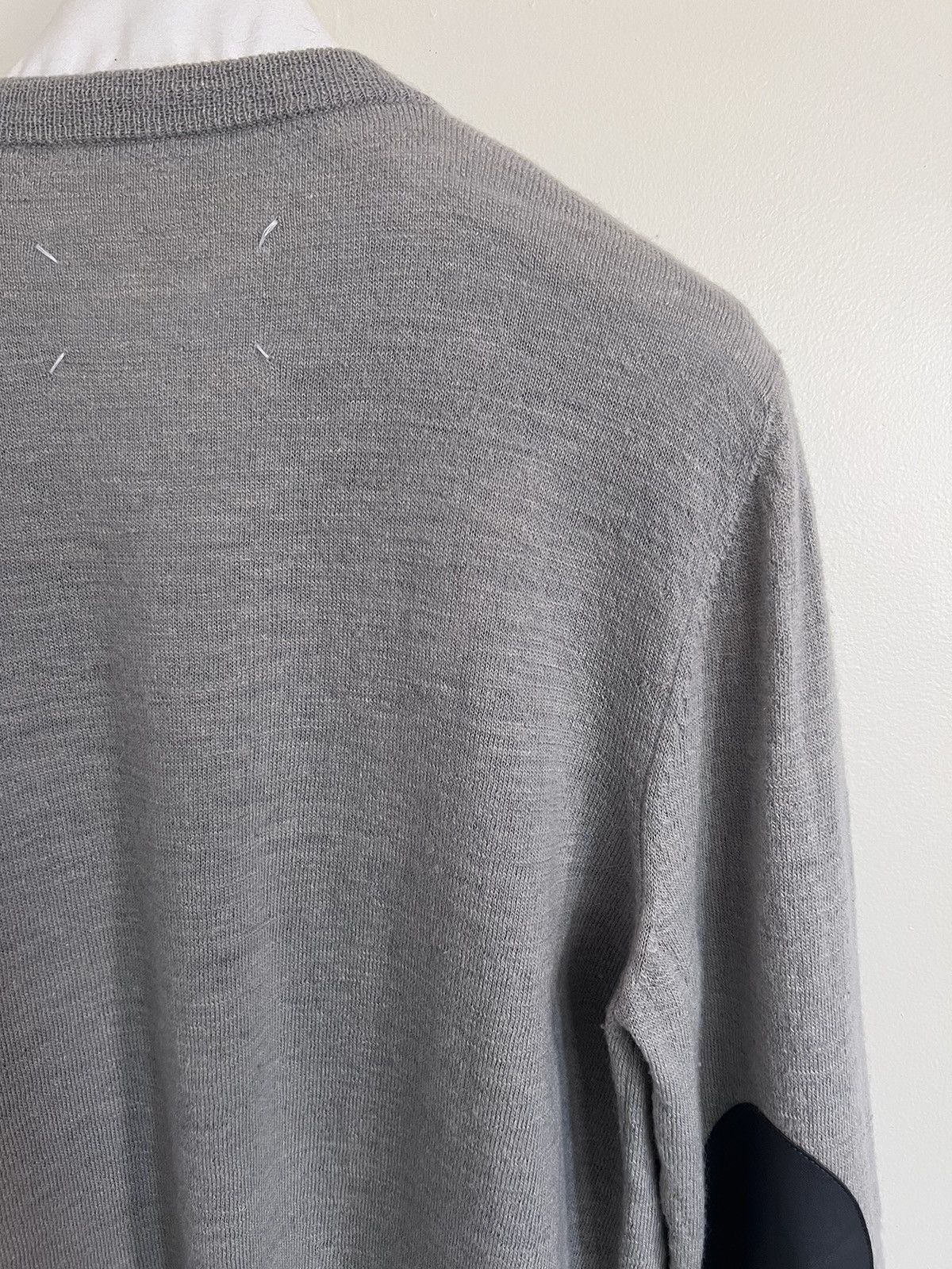 Maison Margiela FW13 Leather elbow-patch v-neck sweater/jumper, L, worn x 6 Size US L / EU 52-54 / 3 - 16 Thumbnail