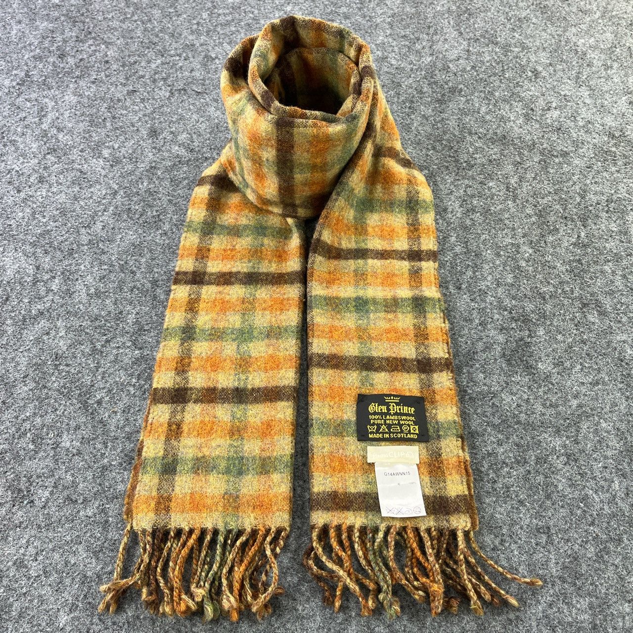 Vintage GLEN PRINCE TARTAN SCARVES / MUFFLER / NECKWEAR T084 Size ONE SIZE - 1 Thumbnail