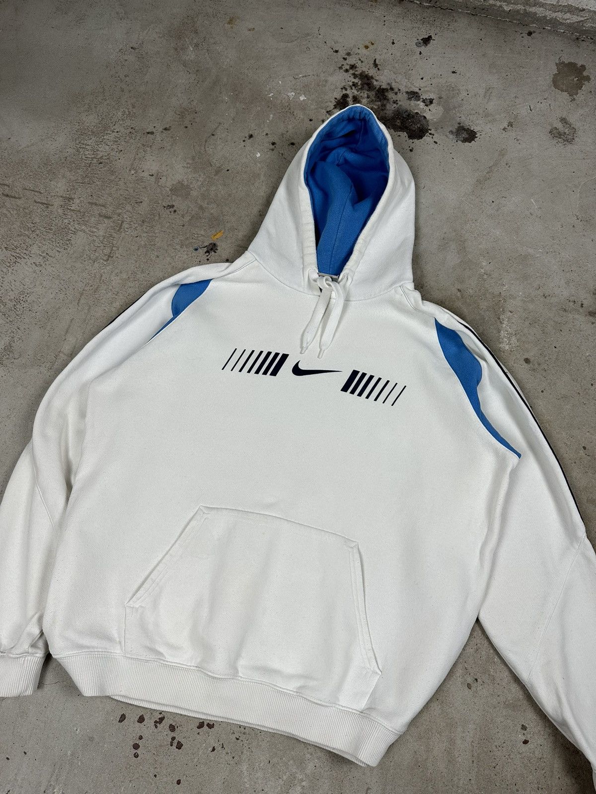 Nike Vintage y2k Nike White Center Swoosh Hoodie Sweatshirt Size US L / EU 52-54 / 3 - 3 Thumbnail